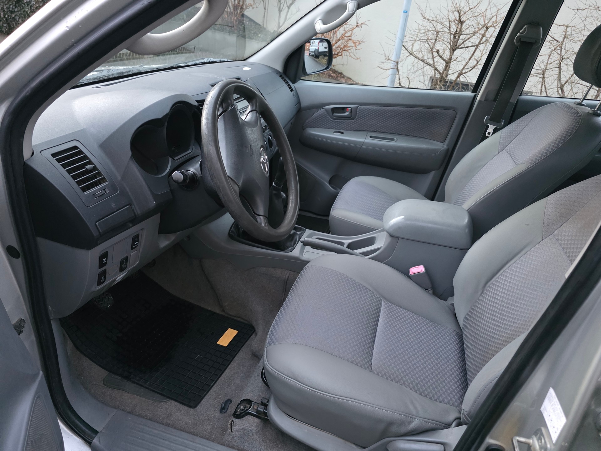 TOYOTA Hilux 4x4 DoubleCab LineaTerra-image-7