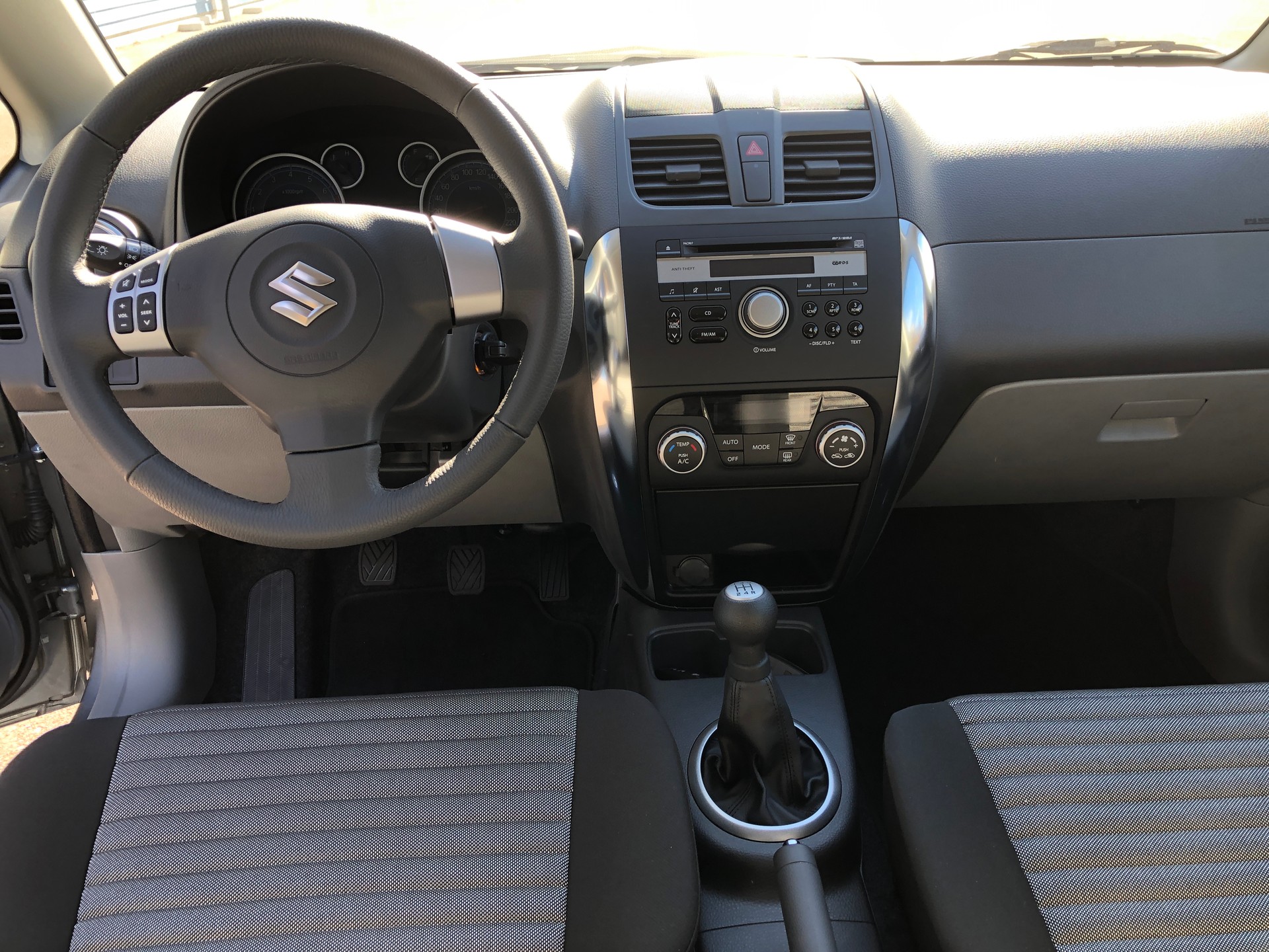 SUZUKI SX4 1.6 16V GL Top Barry 4WD-image-6