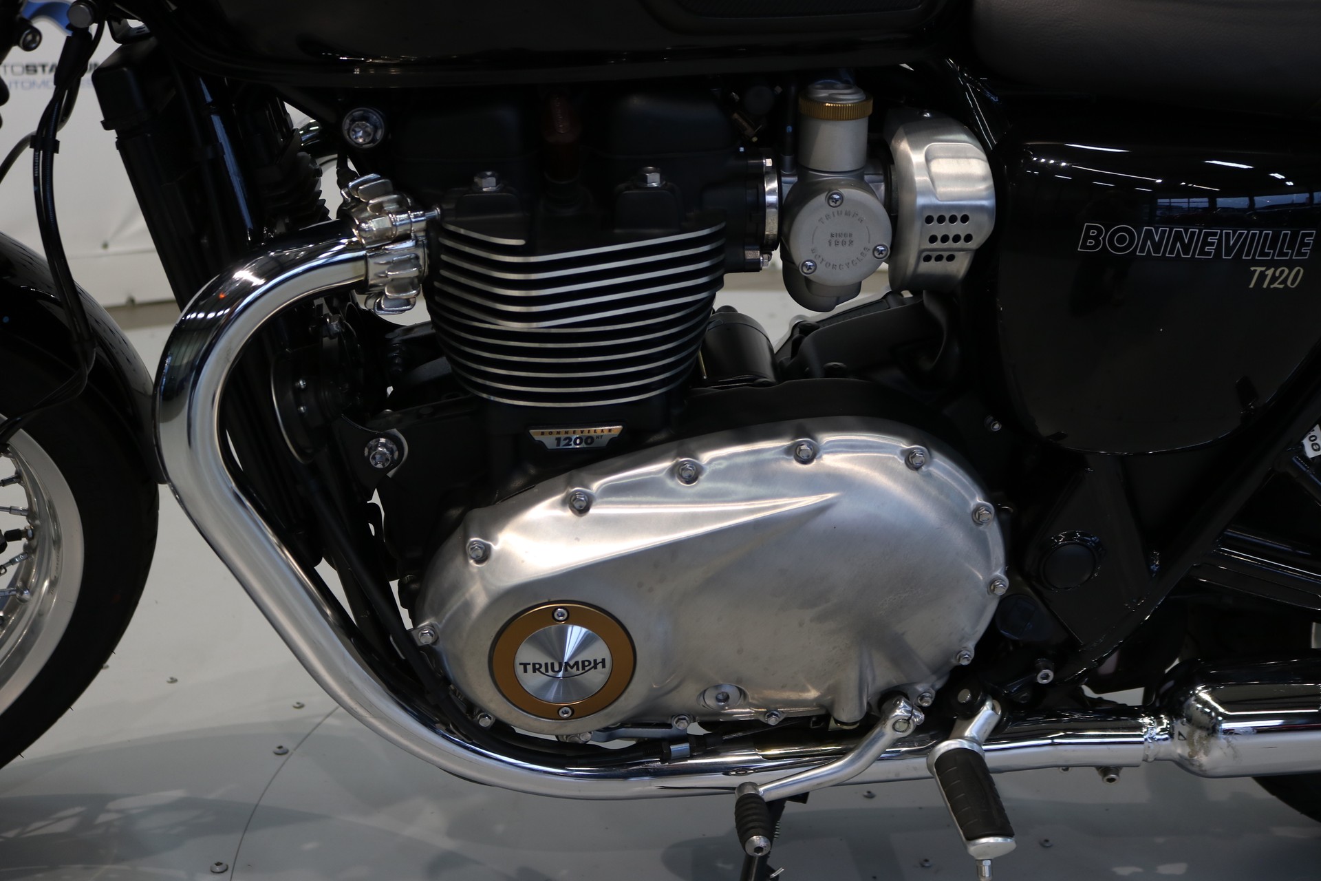 TRIUMPH Bonneville T120-image-5