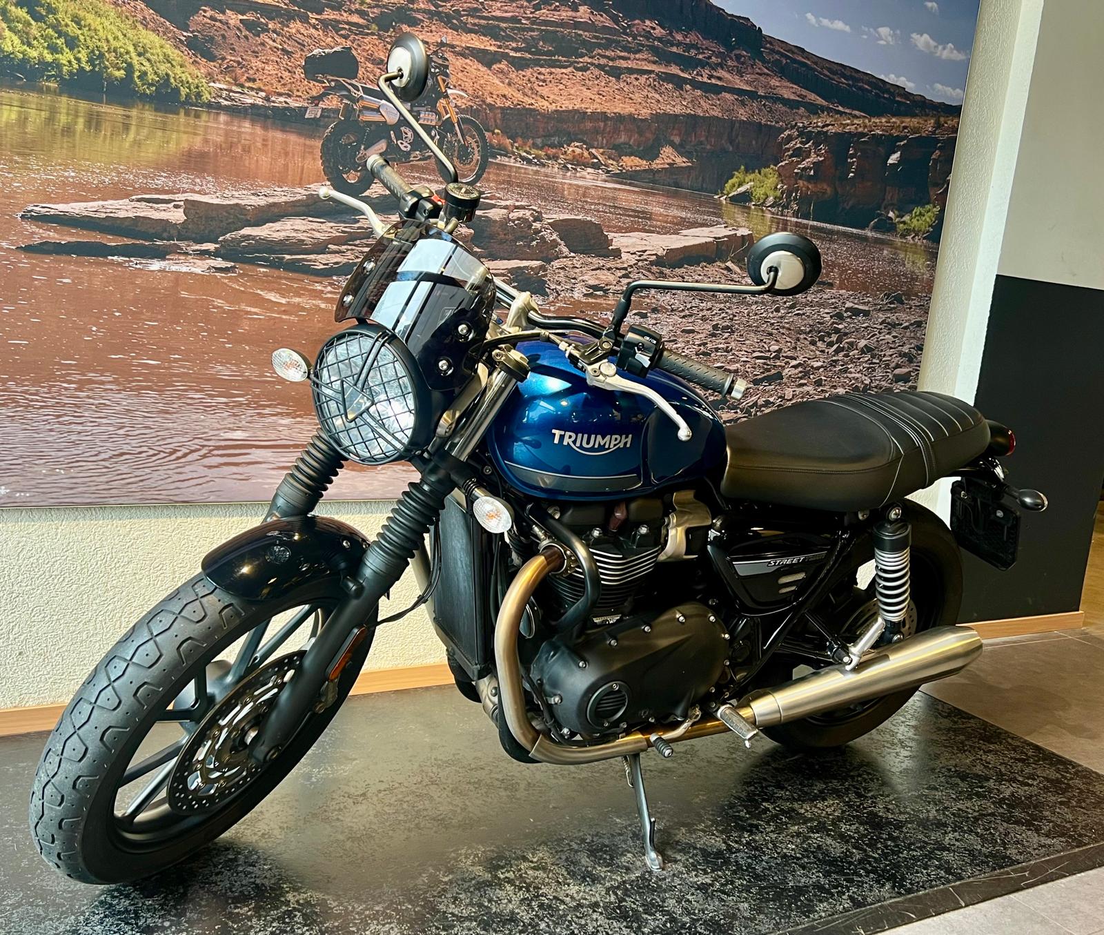TRIUMPH Street Twin 900-image-2