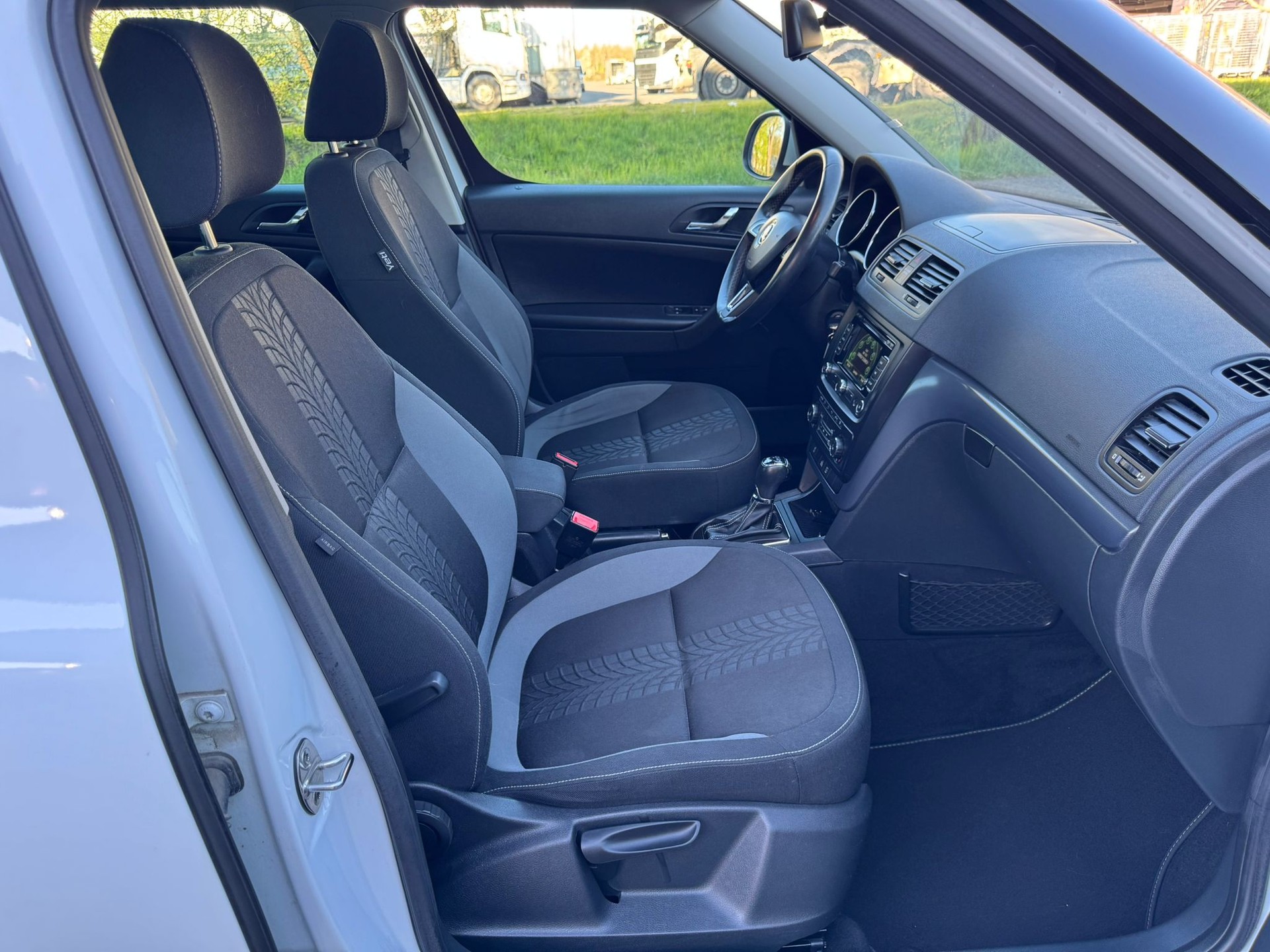 SKODA Yeti 2.0 TDI Outdoor Adventure 4x4 DSG-image-10