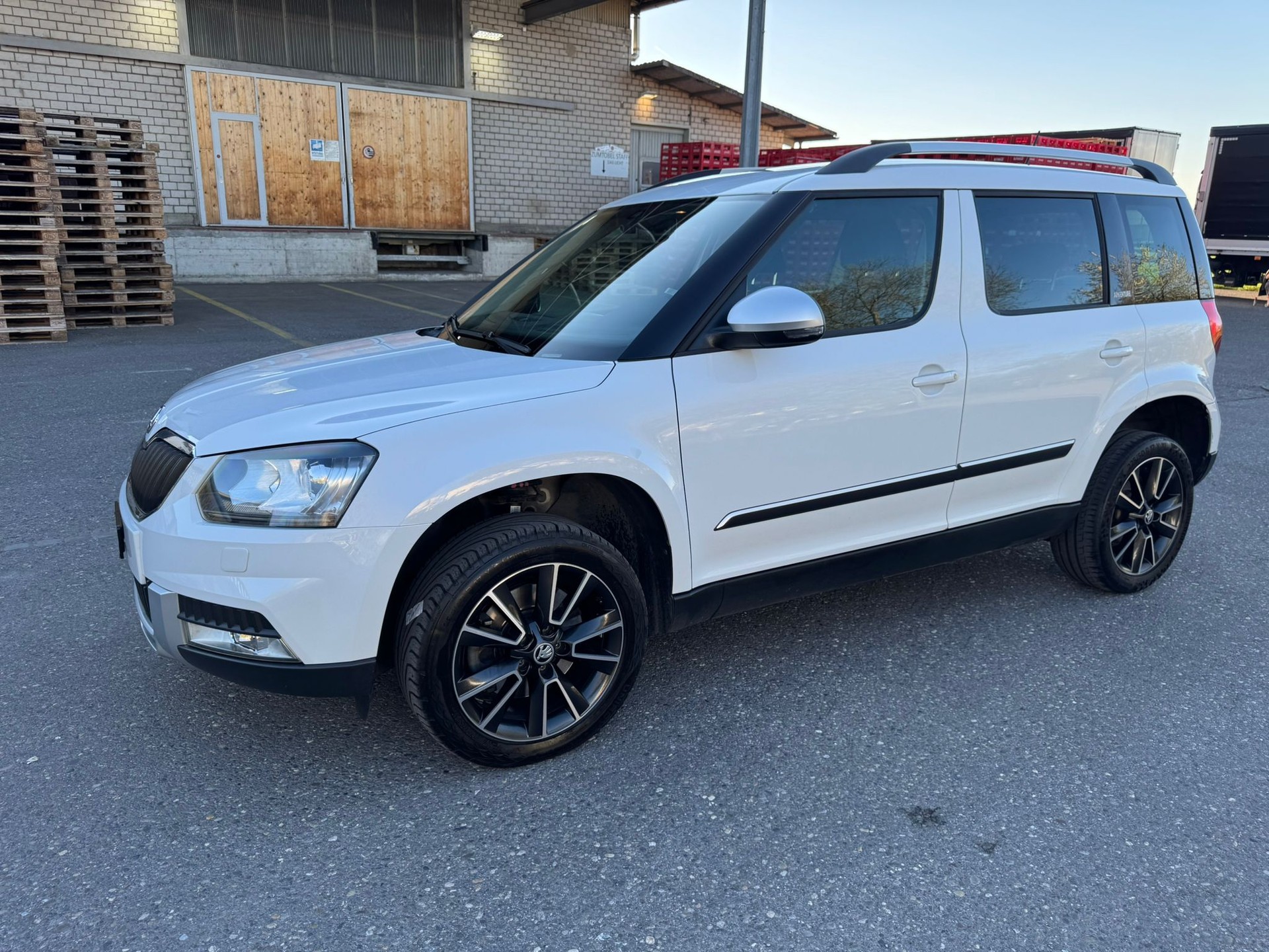 SKODA Yeti 2.0 TDI Outdoor Adventure 4x4 DSG-showroom-element-2