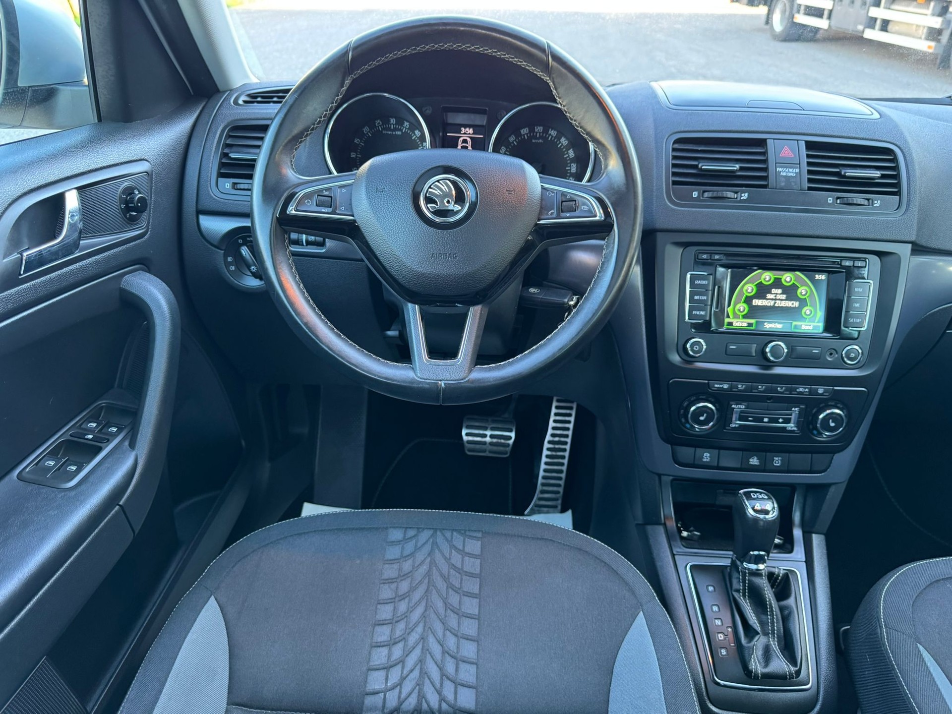SKODA Yeti 2.0 TDI Outdoor Adventure 4x4 DSG-image-17