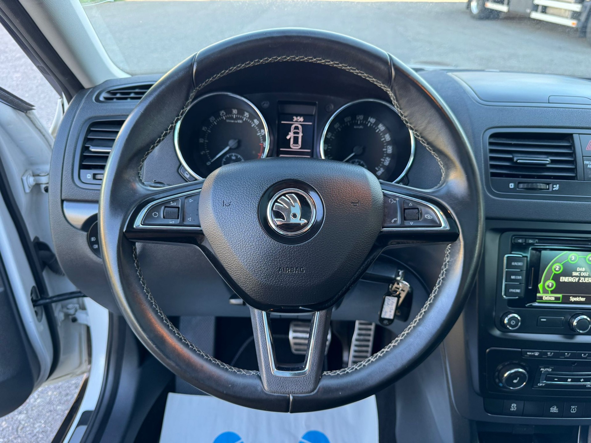 SKODA Yeti 2.0 TDI Outdoor Adventure 4x4 DSG-image-18