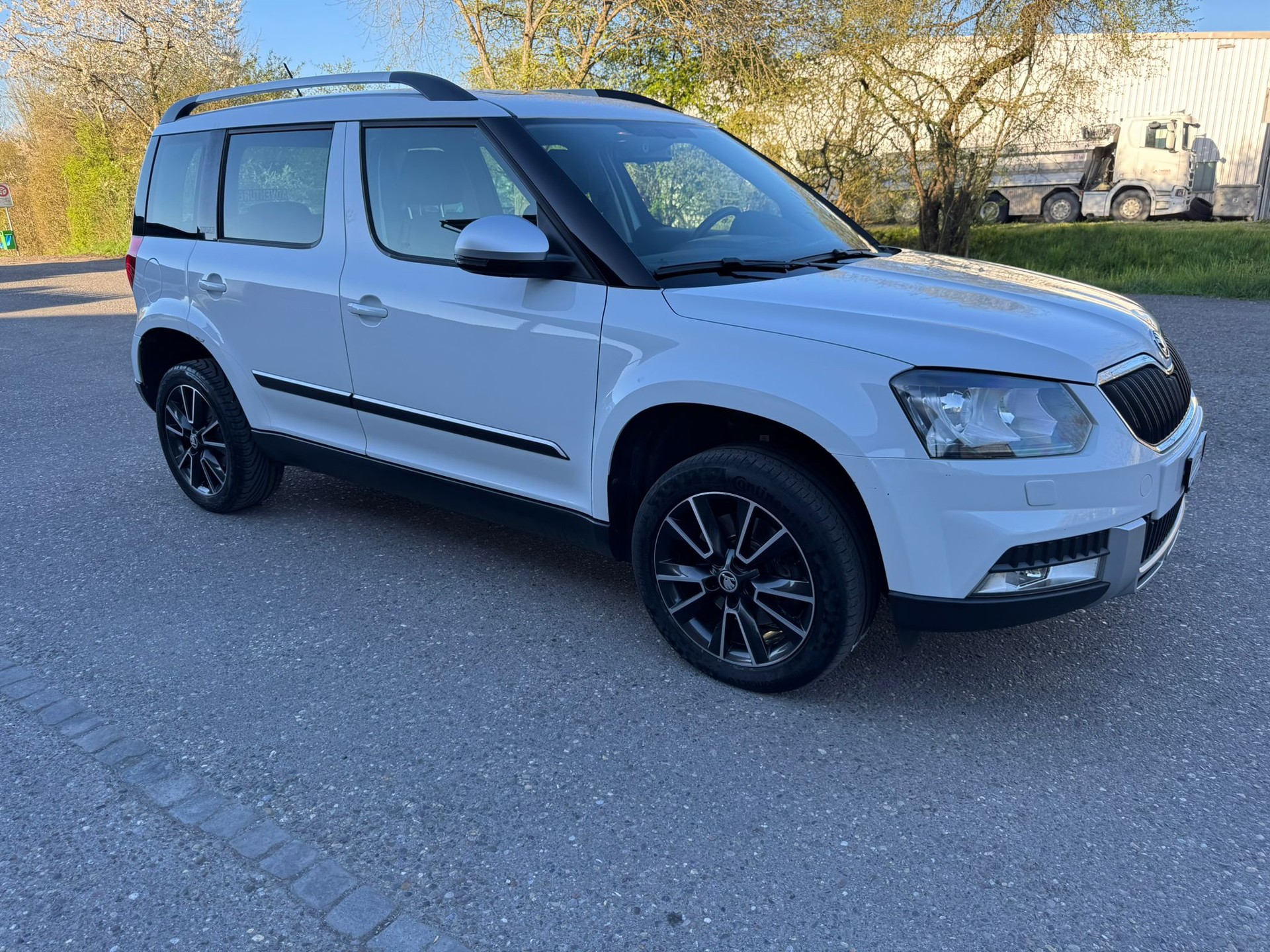 SKODA Yeti 2.0 TDI Outdoor Adventure 4x4 DSG-showroom-element-1