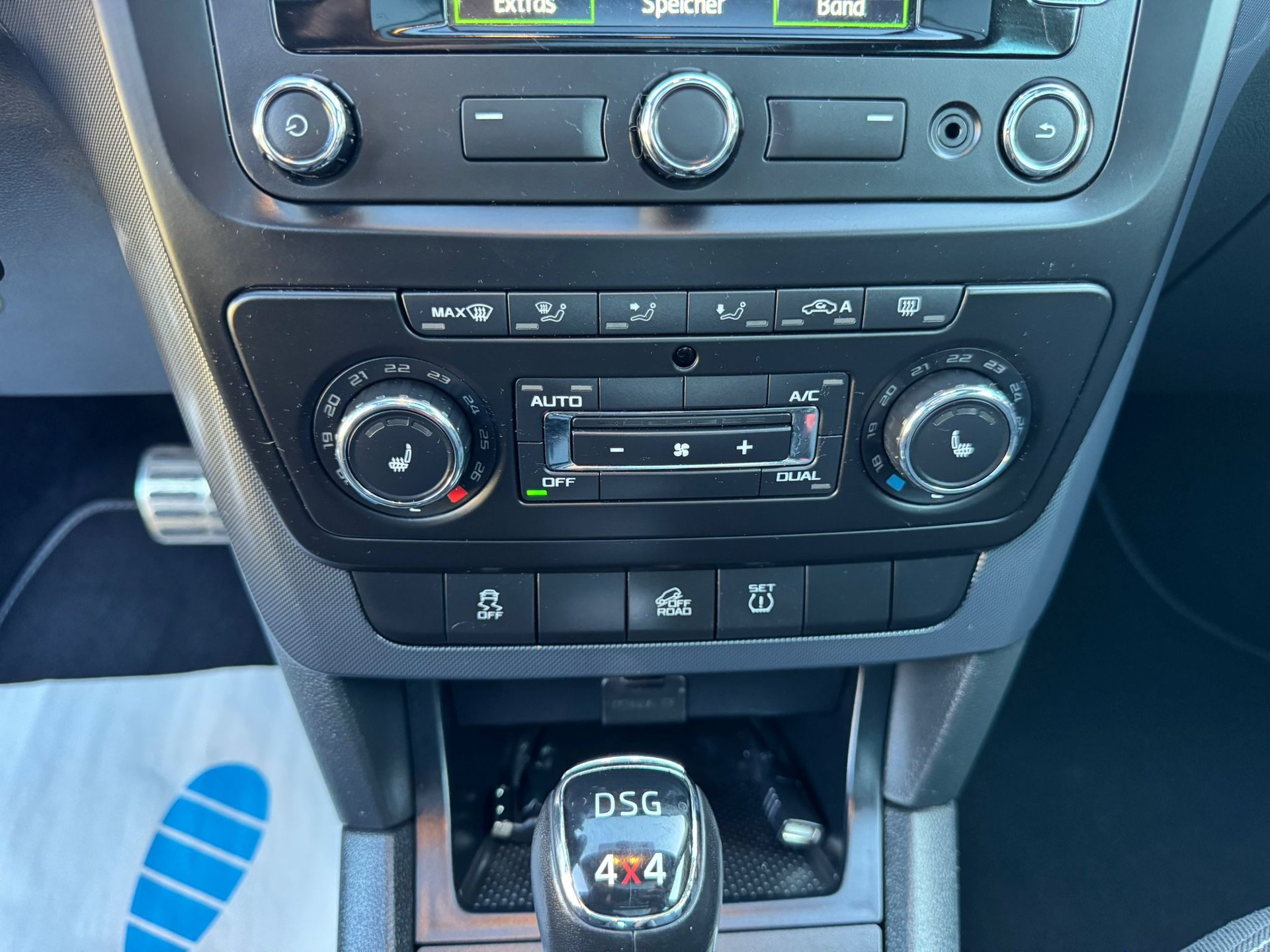 SKODA Yeti 2.0 TDI Outdoor Adventure 4x4 DSG-image-21