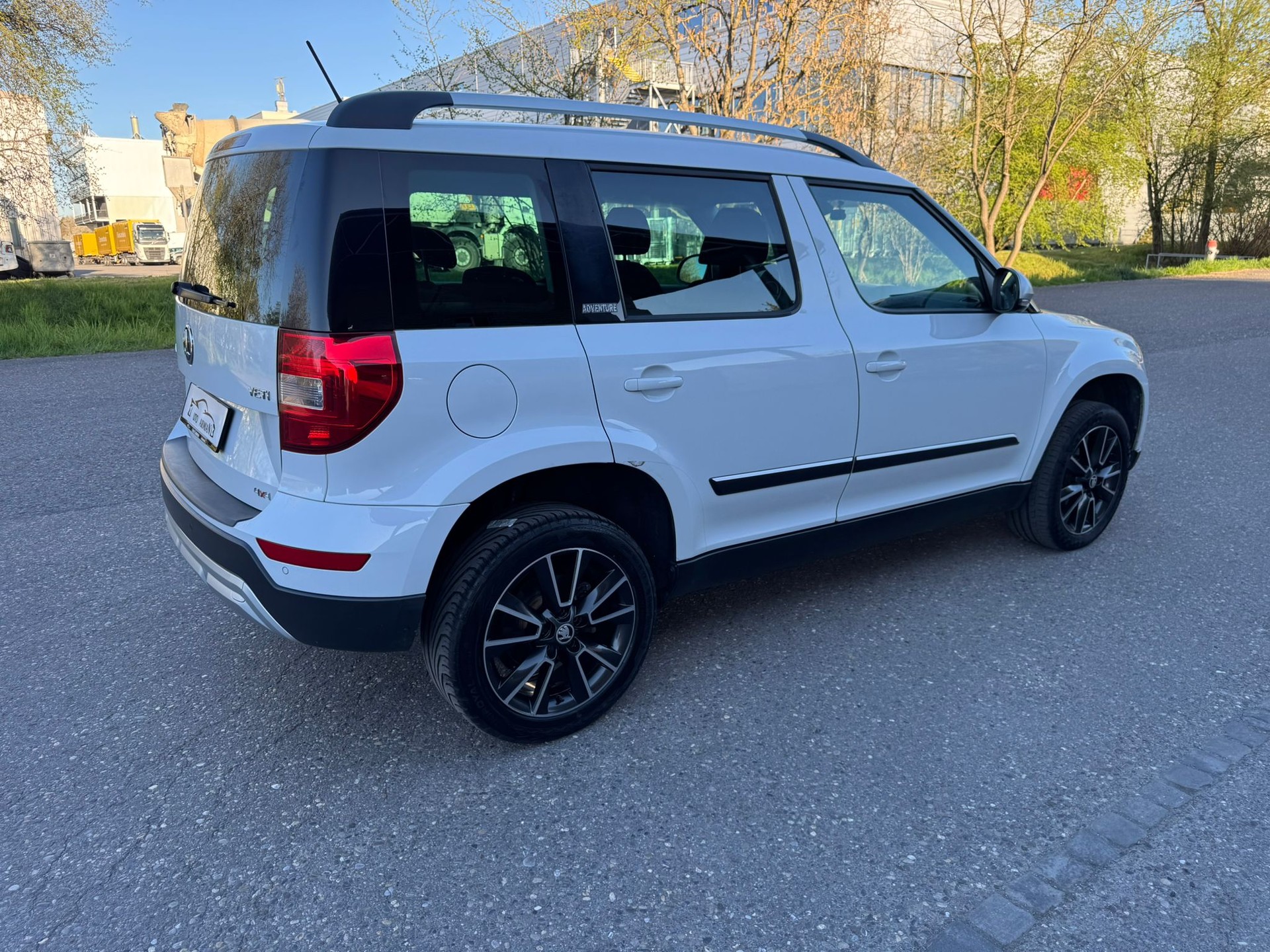 SKODA Yeti 2.0 TDI Outdoor Adventure 4x4 DSG-image-5
