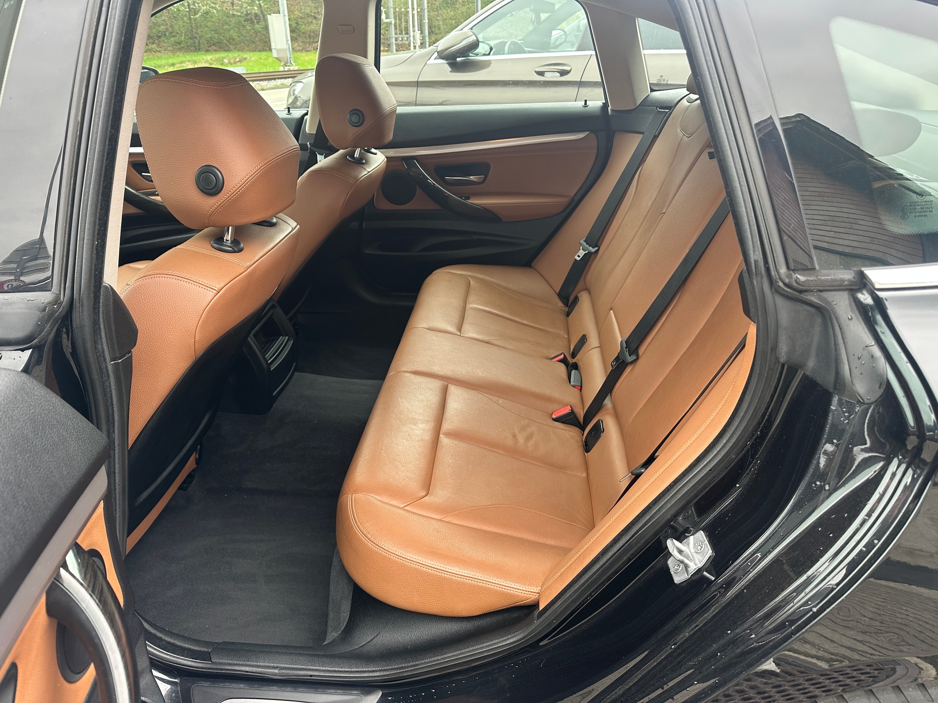 BMW 320d GT Luxury Line Steptronic-image-11