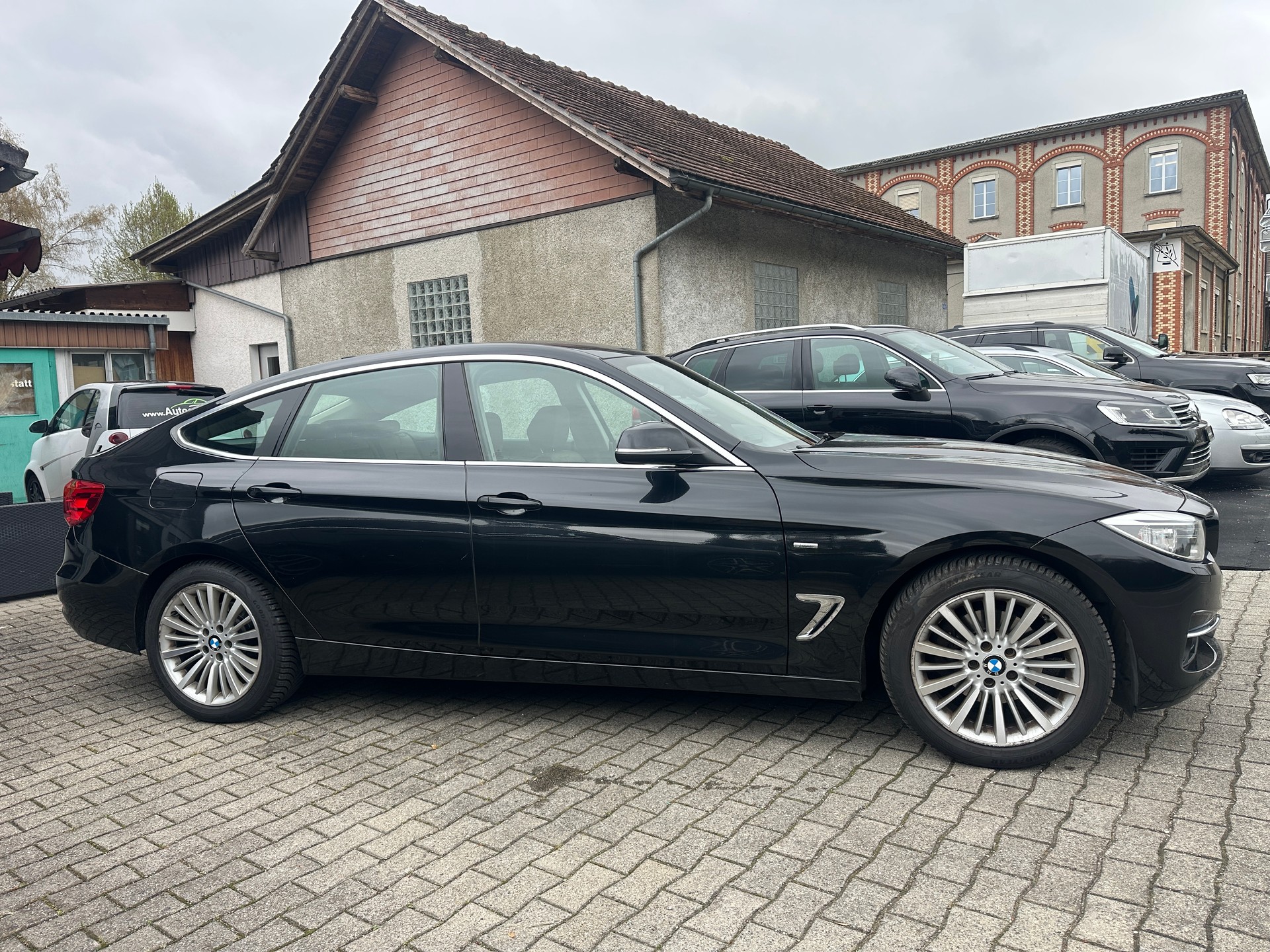 BMW 320d GT Luxury Line Steptronic-image-3