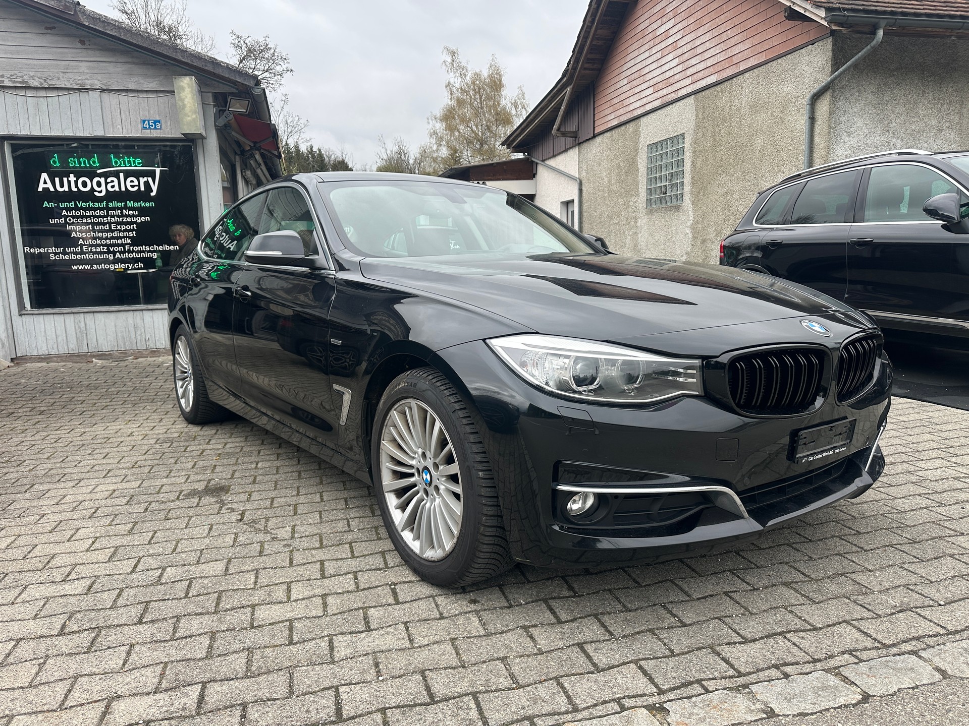 BMW 320d GT Luxury Line Steptronic-image-2