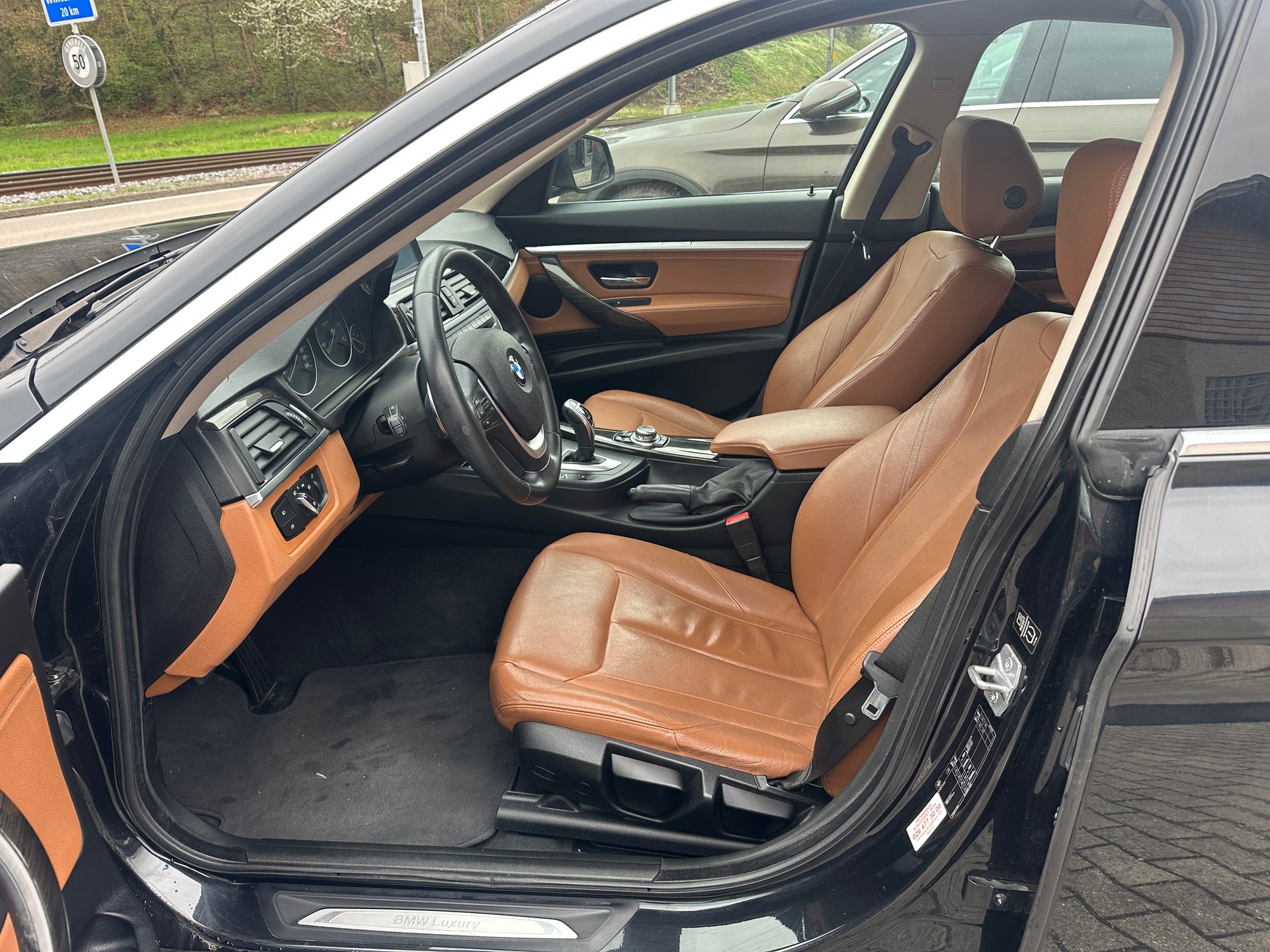 BMW 320d GT Luxury Line Steptronic-image-10