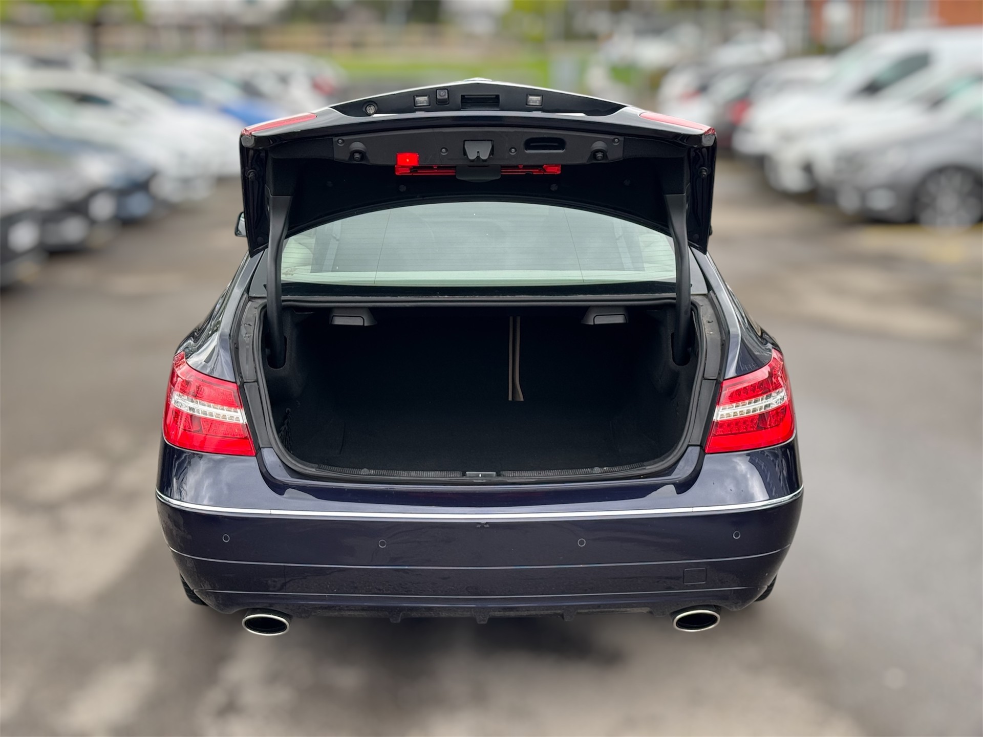 MERCEDES-BENZ E 350 CGI BlueEfficiency 7G-Tronic-image-5