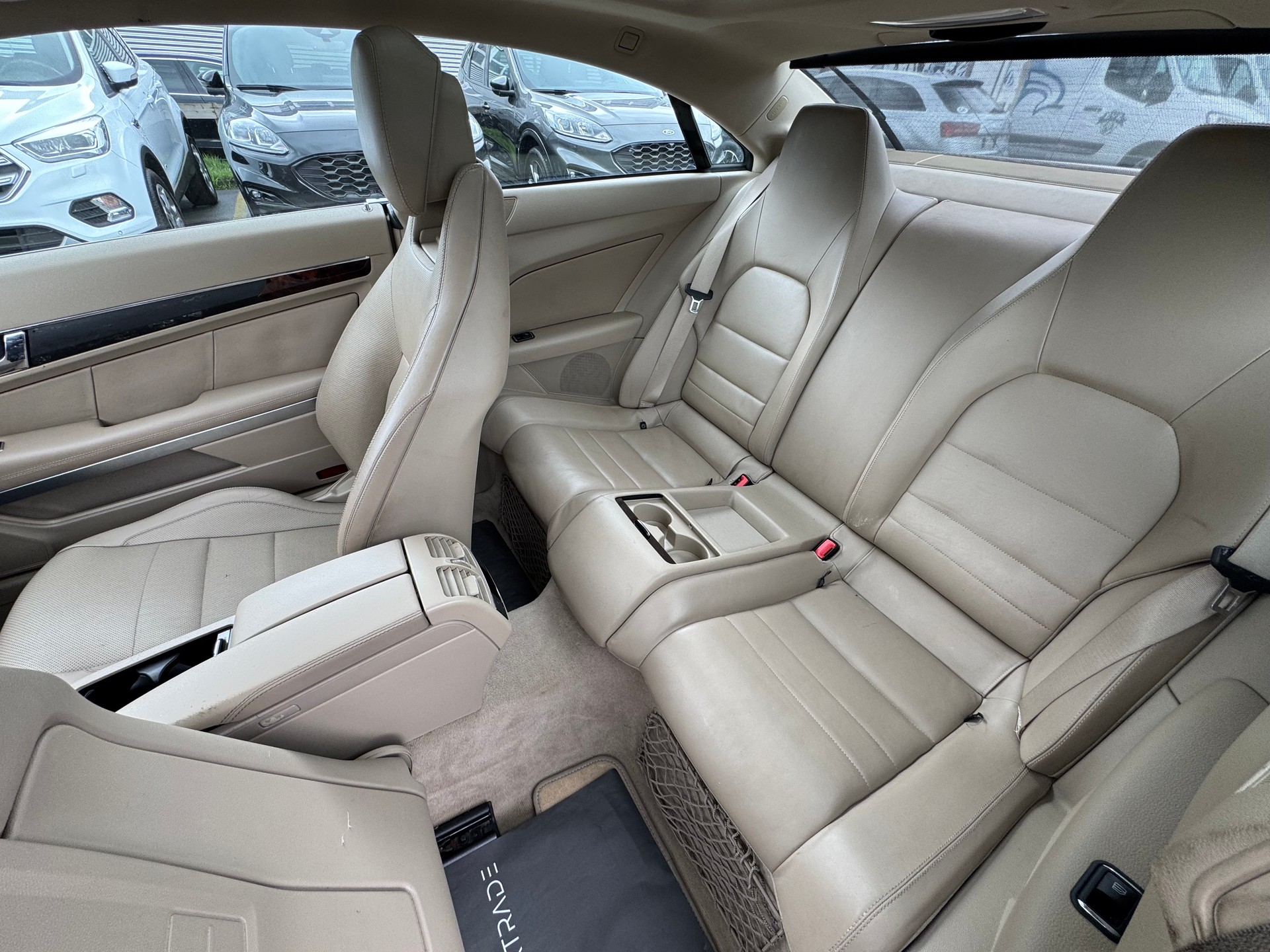 MERCEDES-BENZ E 350 CGI BlueEfficiency 7G-Tronic-image-9