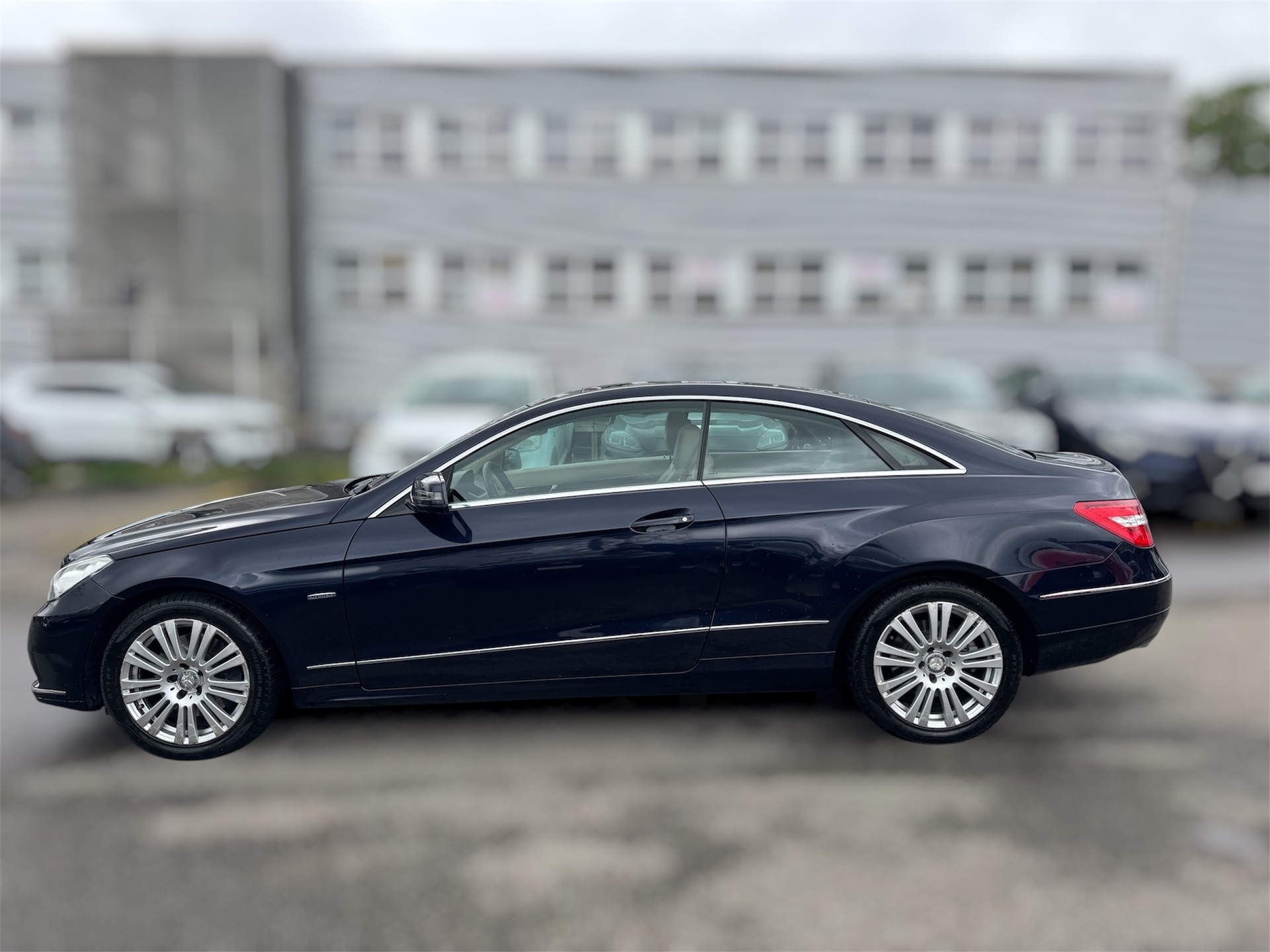 MERCEDES-BENZ E 350 CGI BlueEfficiency 7G-Tronic-image-7