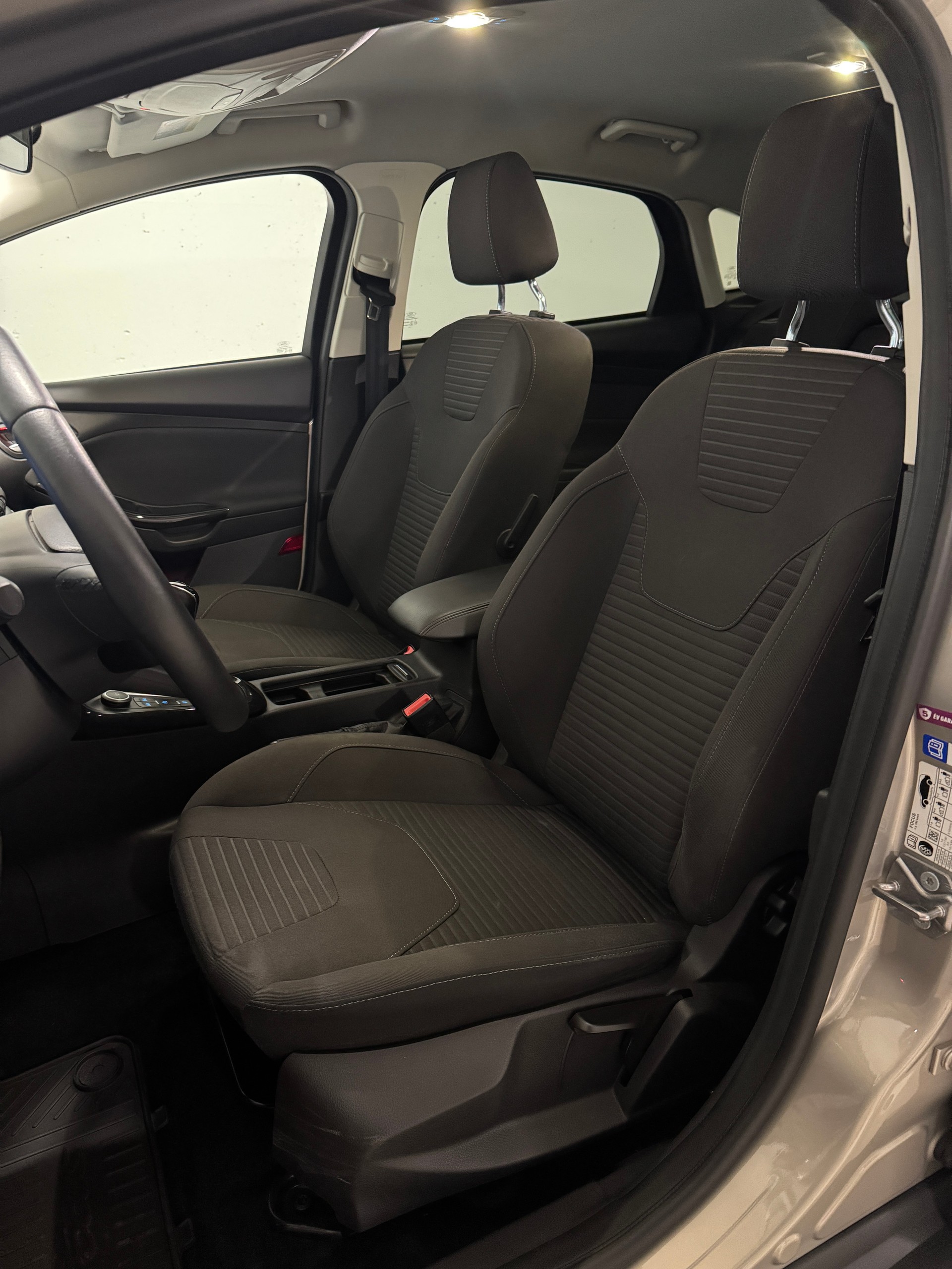 FORD Focus 1.5 SCTi Business-image-7