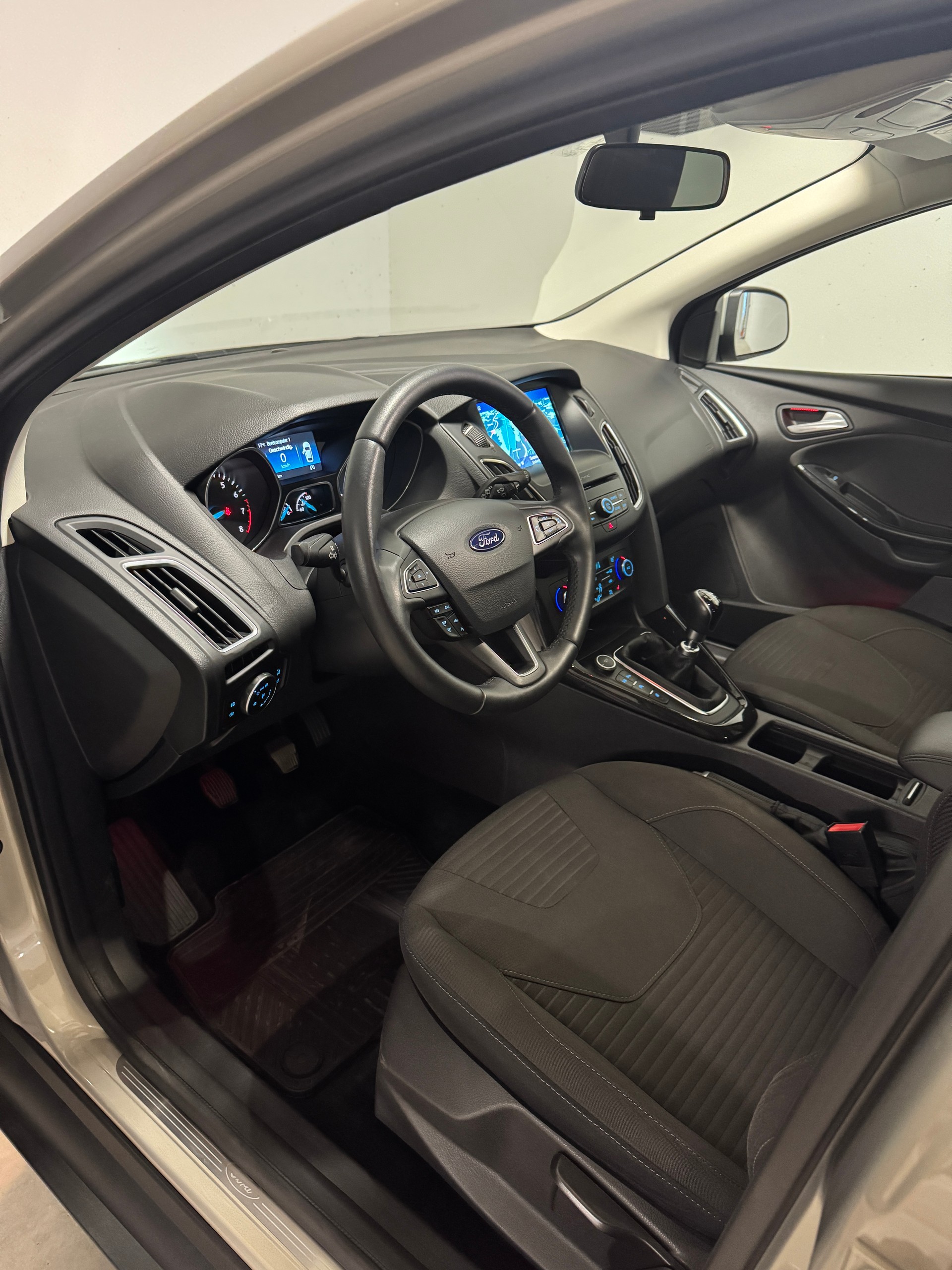 FORD Focus 1.5 SCTi Business-image-6