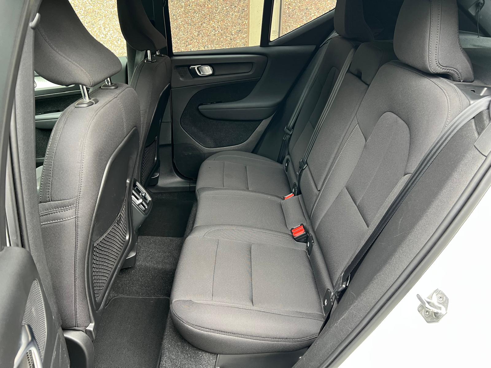 VOLVO XC40 B4 Benzin Mild Hybrid AWD Momentum Geartronic-image-14