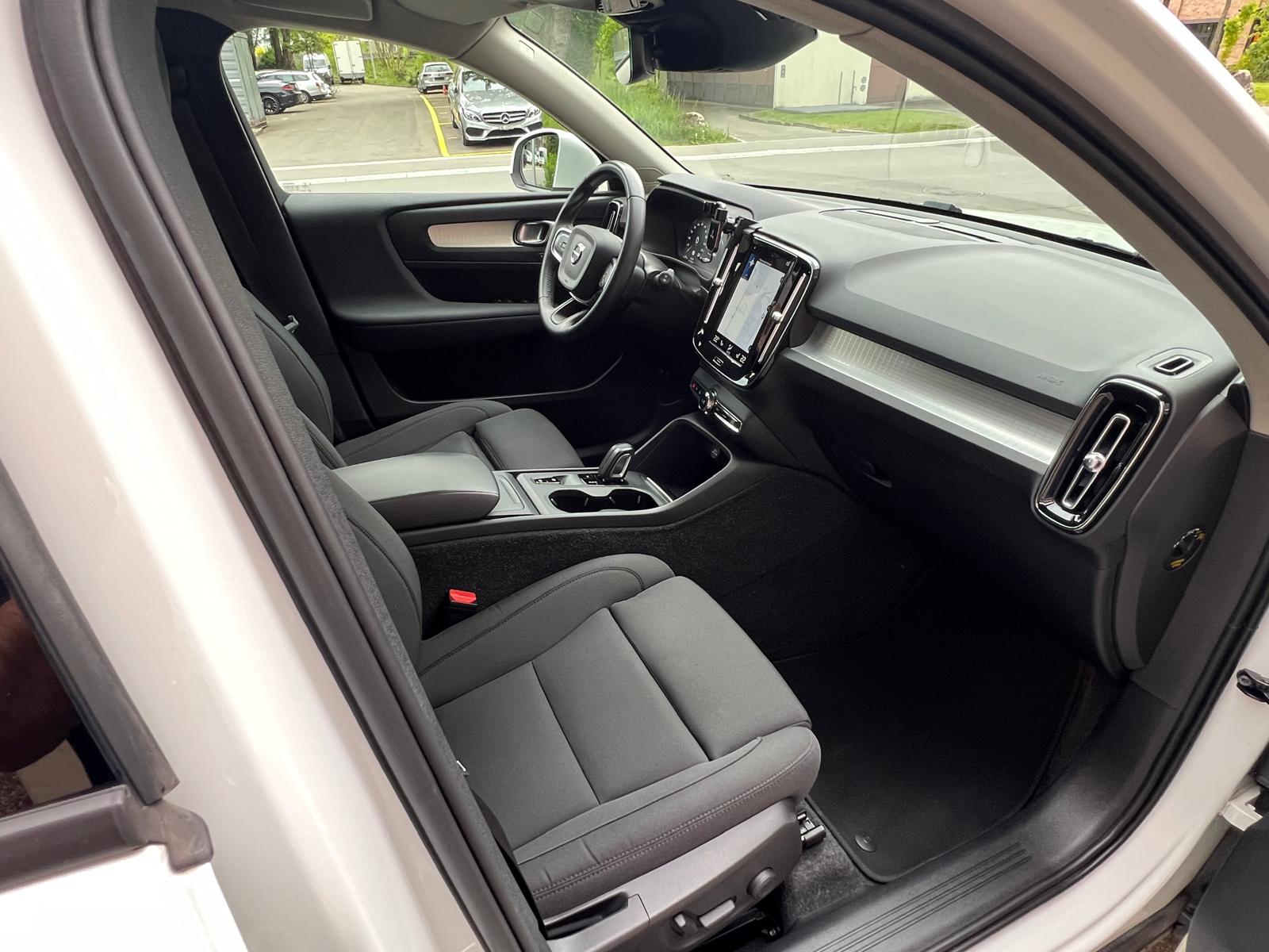 VOLVO XC40 B4 Benzin Mild Hybrid AWD Momentum Geartronic-image-11