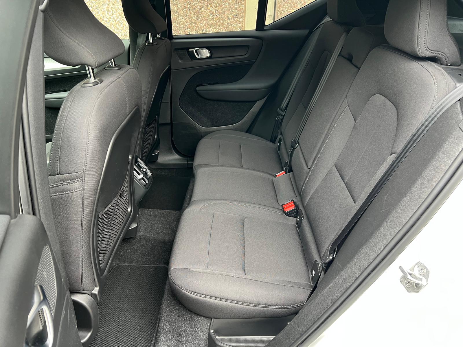 VOLVO XC40 B4 Benzin Mild Hybrid AWD Momentum Geartronic-image-12
