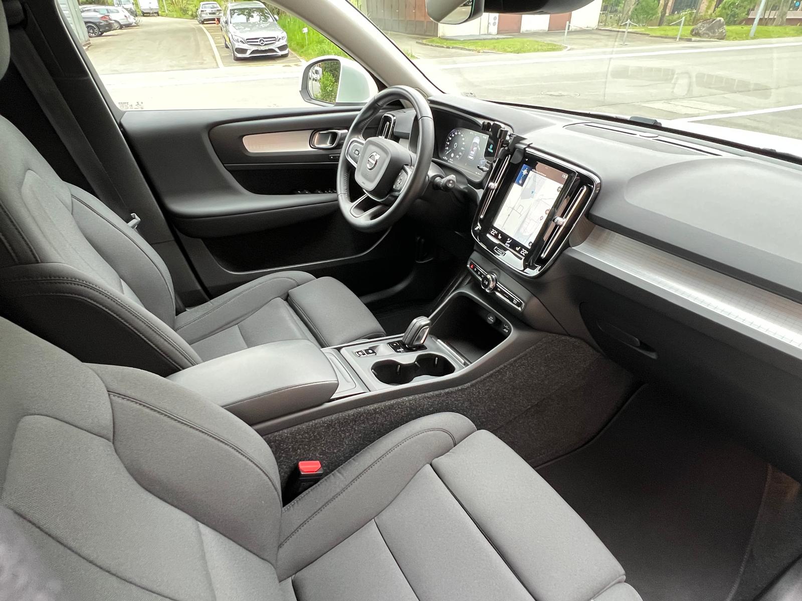 VOLVO XC40 B4 Benzin Mild Hybrid AWD Momentum Geartronic-image-10