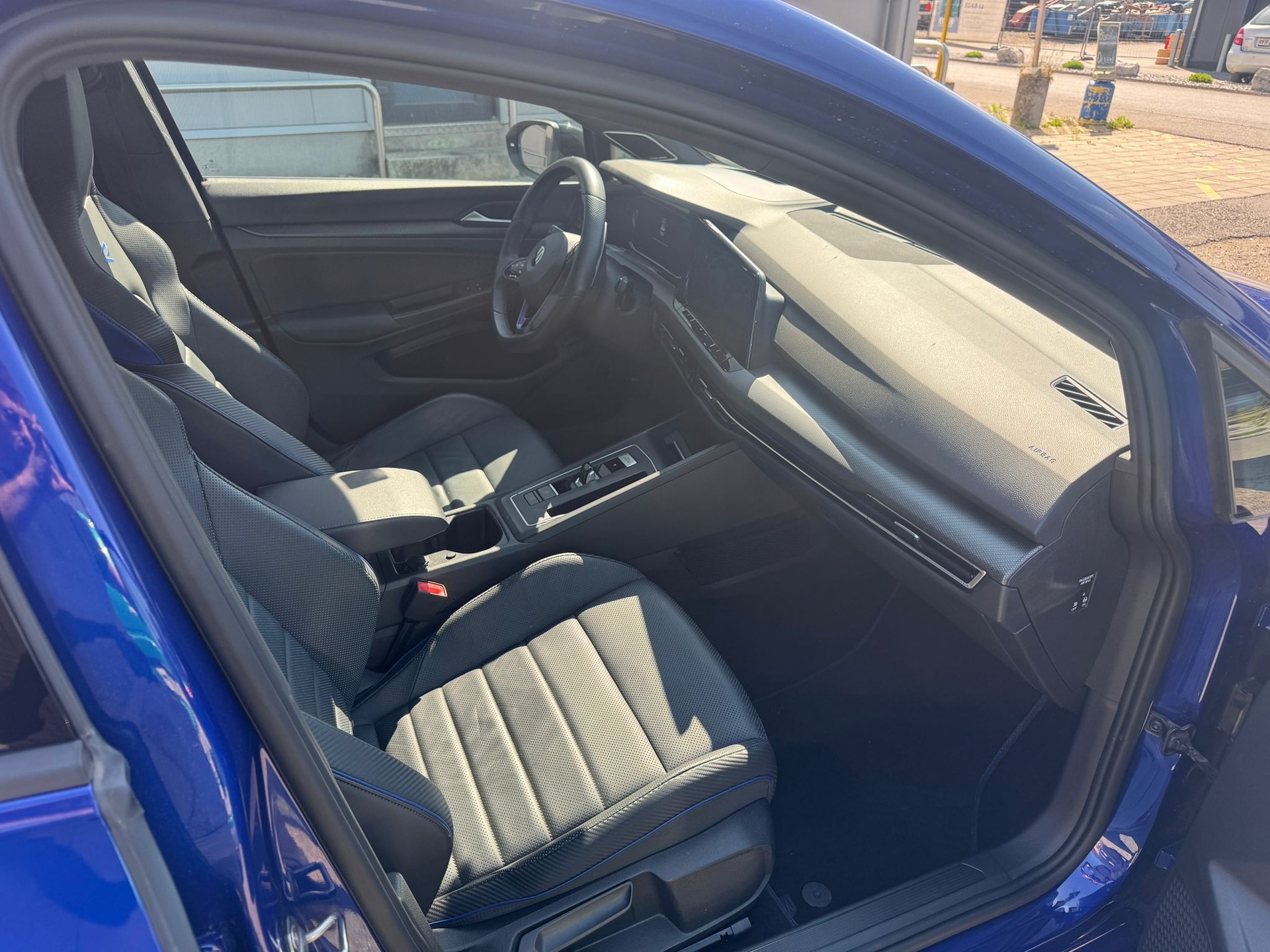 VW Golf 2.0 TSI R DSG 4Motion-image-11