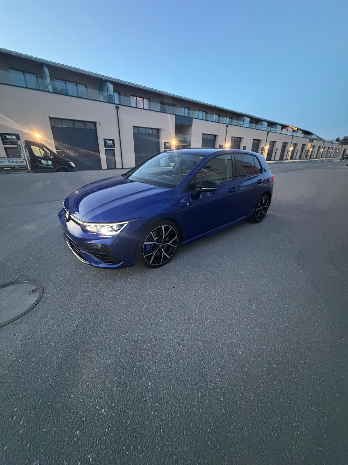 VW Golf 2.0 TSI R DSG 4Motion-image-4