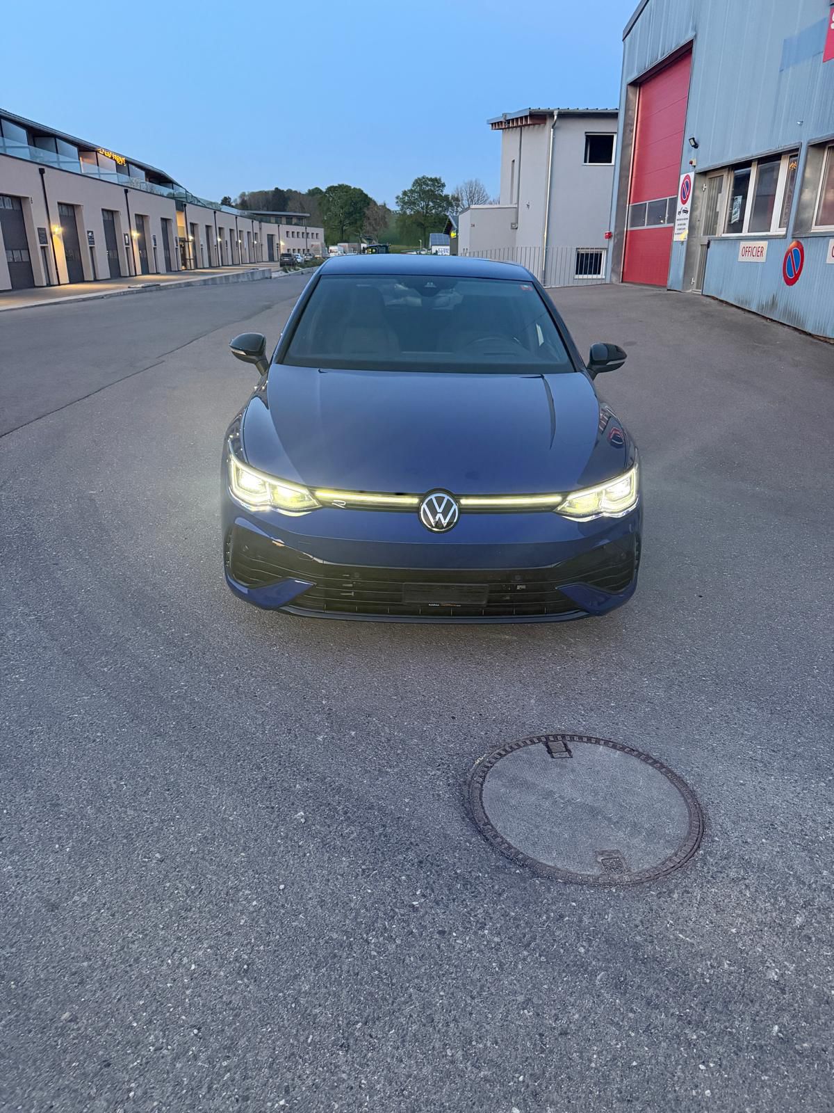VW Golf 2.0 TSI R DSG 4Motion-showroom-element-1