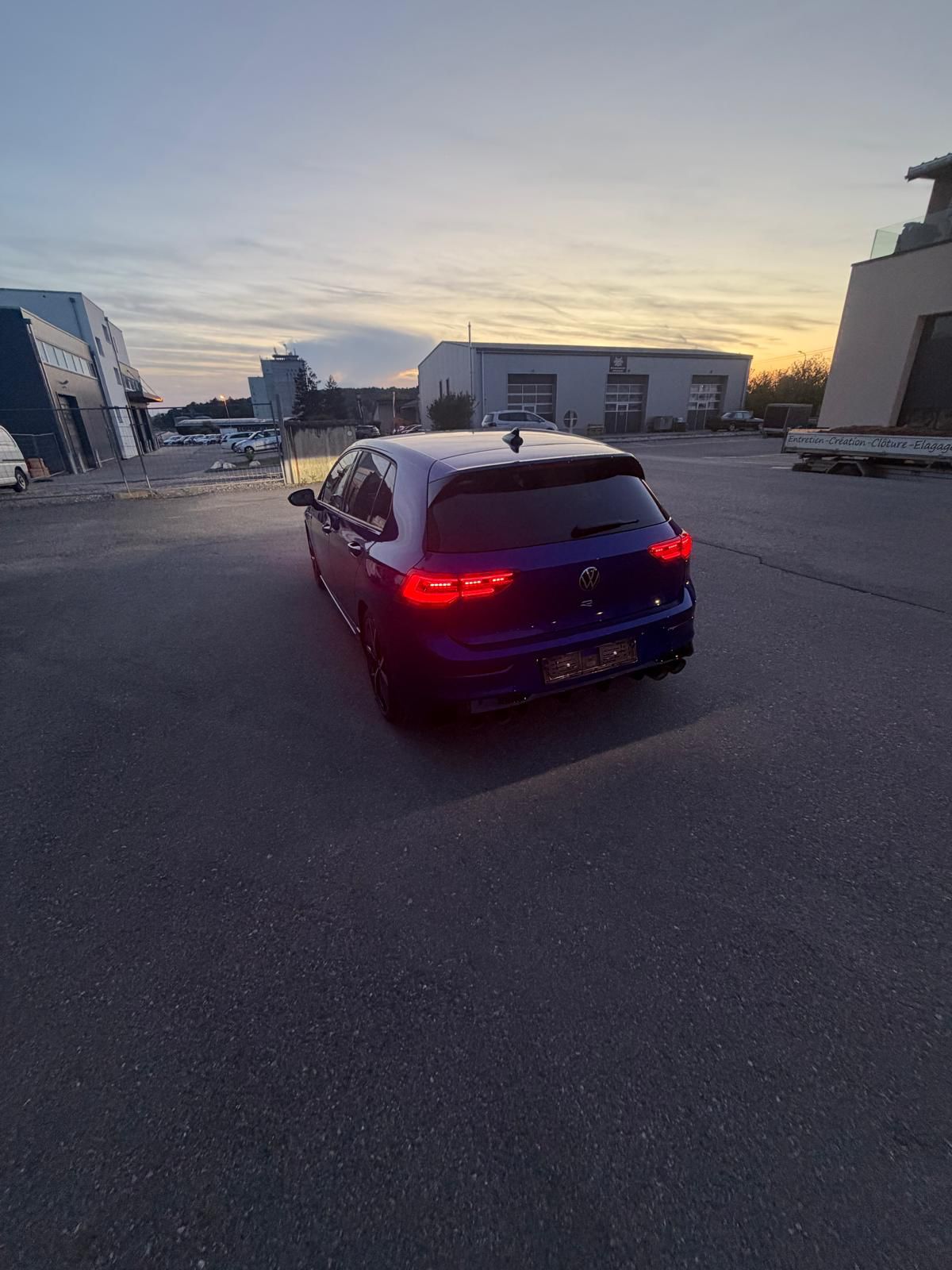 VW Golf 2.0 TSI R DSG 4Motion-image-9