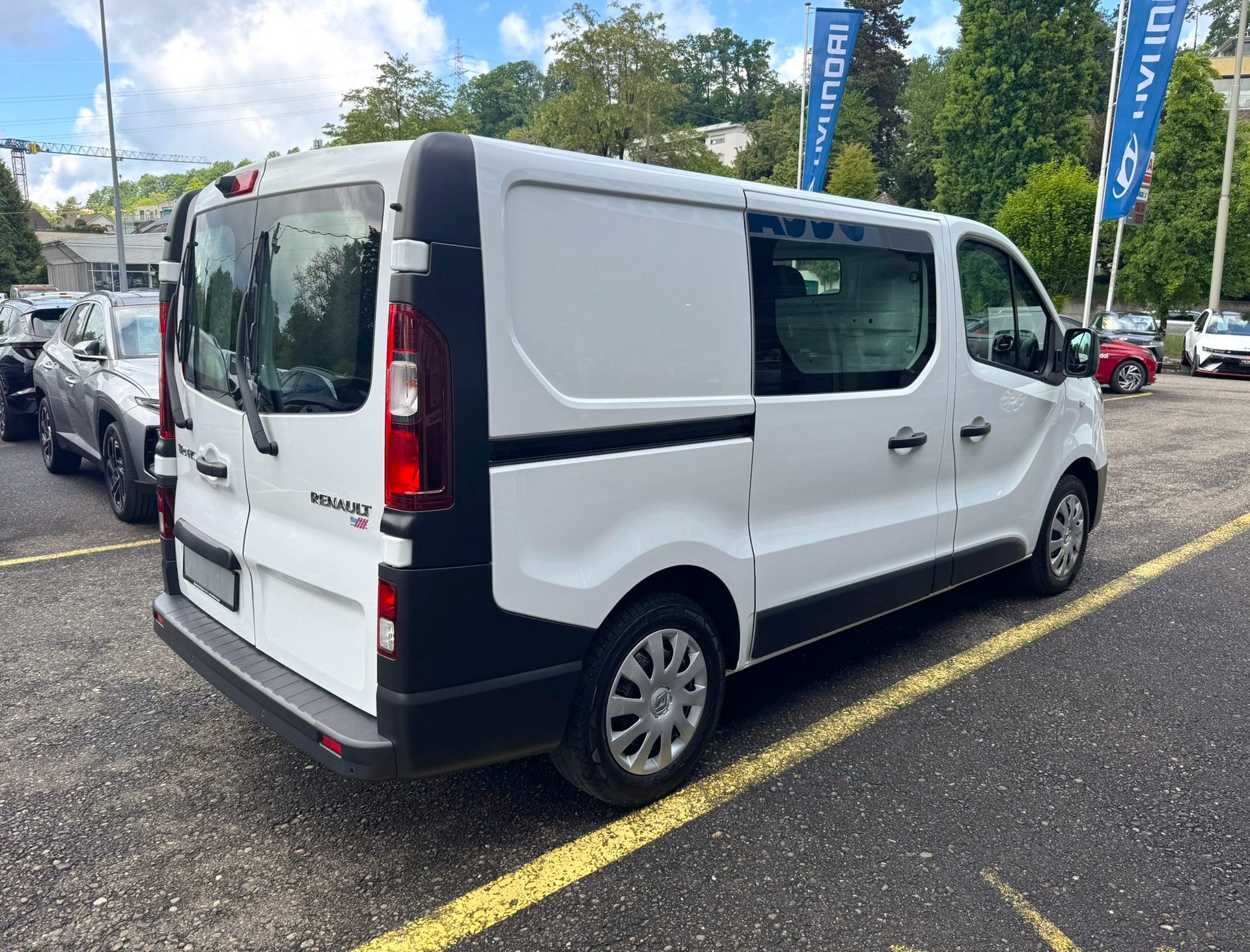 RENAULT Trafic 2.0 dCi 120 3.0t Business L1H1-image-6