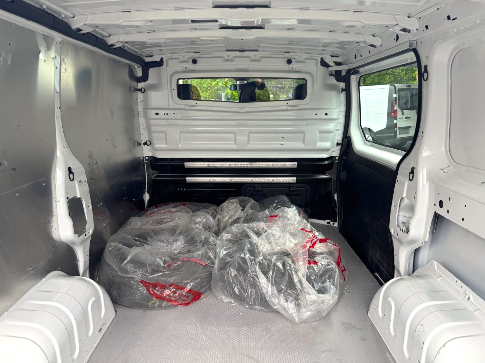 RENAULT Trafic 2.0 dCi 120 3.0t Business L1H1-image-15