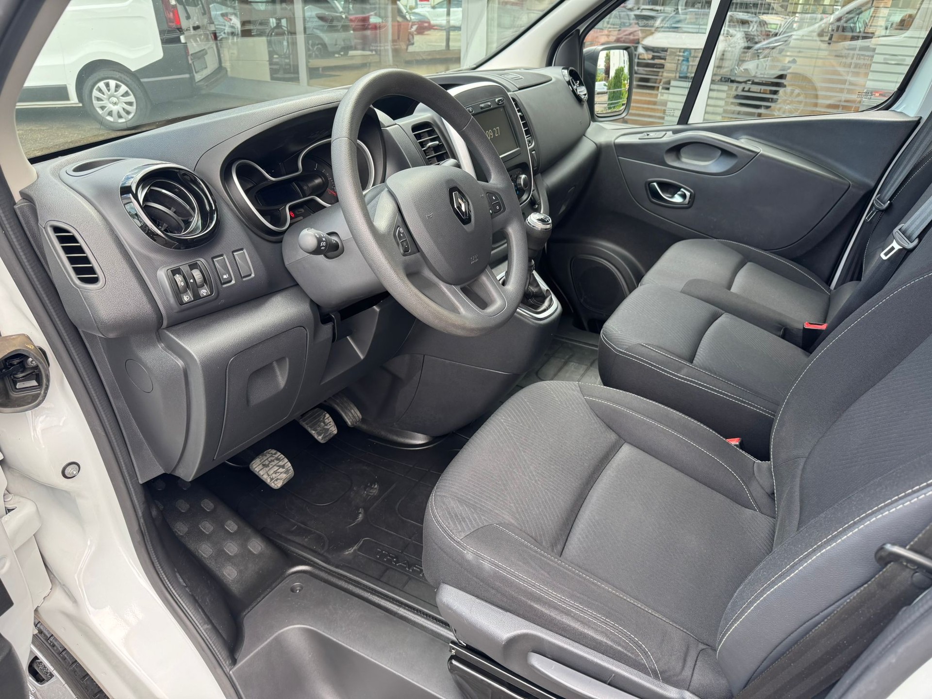 RENAULT Trafic 2.0 dCi 120 3.0t Business L1H1-showroom-element-1
