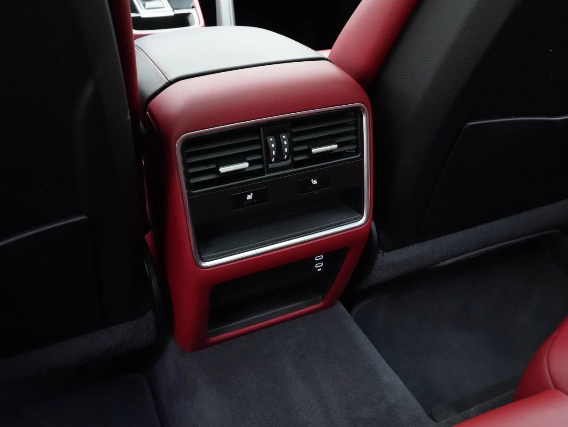 PORSCHE Cayenne E-Hybrid Coupé-image-26