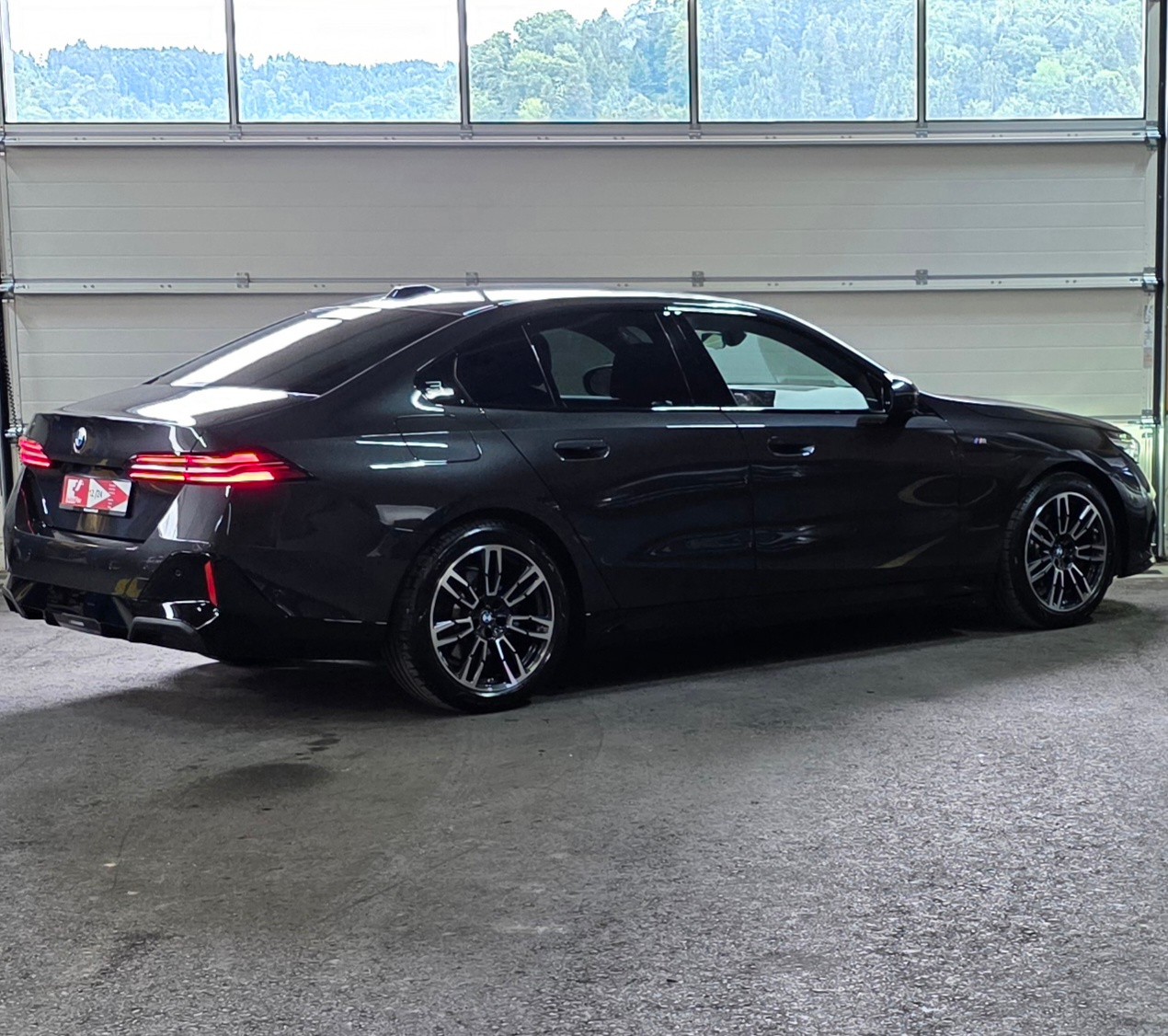 BMW 520i 48V M Sport Steptronic-image-4
