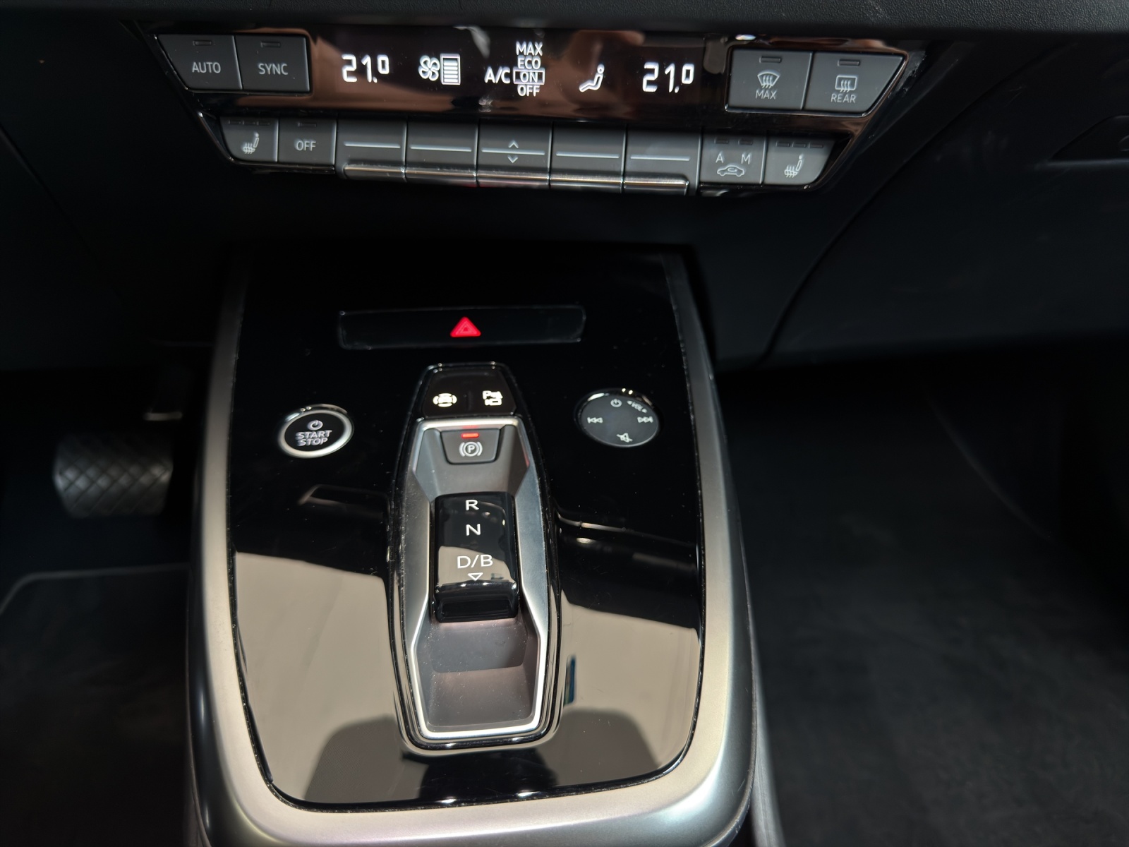 AUDI Q4 e-tron 50 quattro-image-11