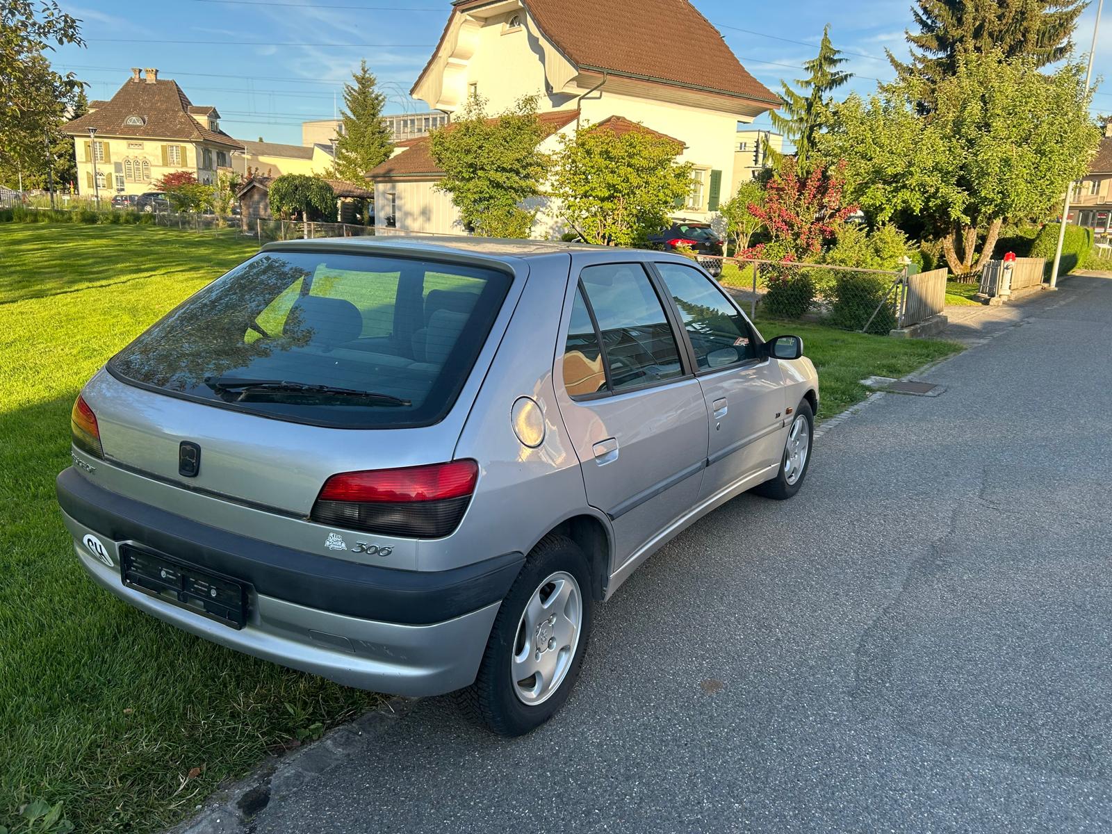 PEUGEOT 306 1.8 XT A-image-4