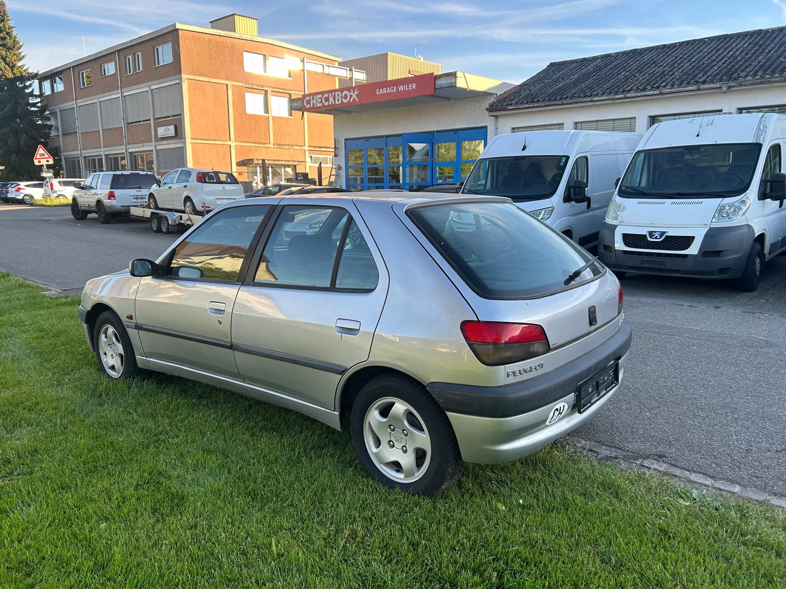 PEUGEOT 306 1.8 XT A-image-6
