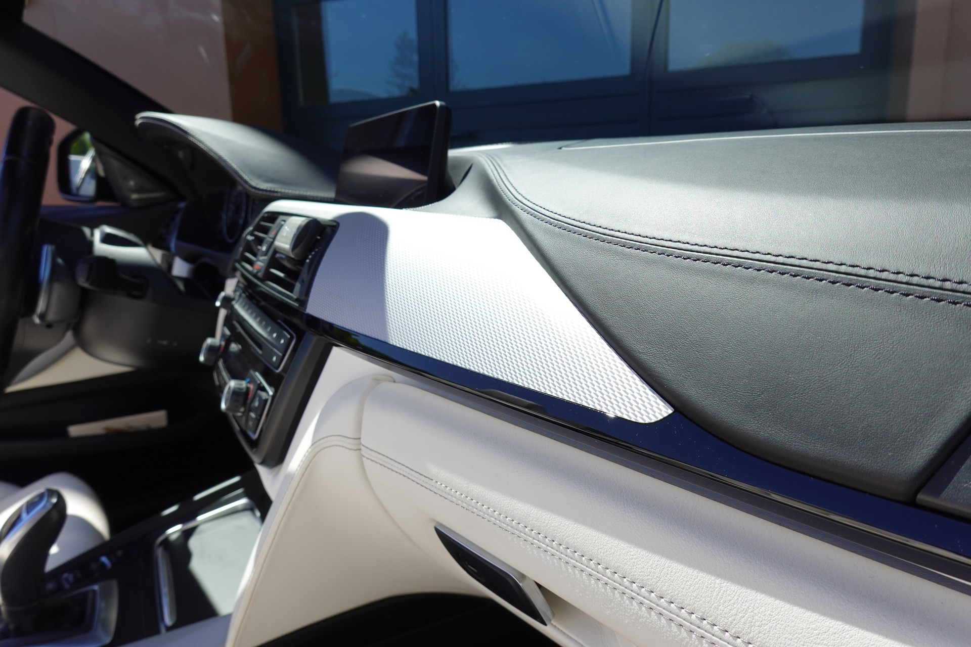 BMW 440i Cabriolet xDrive M Sport Steptronic - "CH Auto * Harman Kardon * Caméra * Sièges Sport * GPS * Tempomat Adap"-image-22