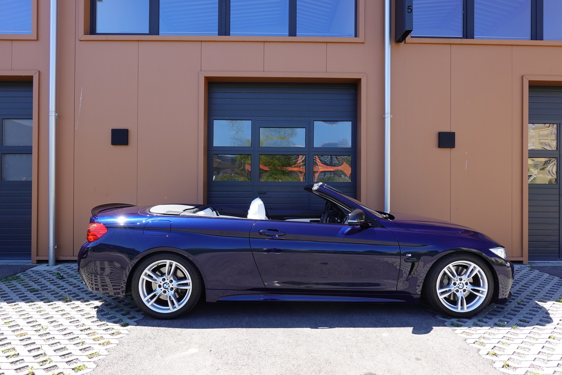 BMW 440i Cabriolet xDrive M Sport Steptronic - "CH Auto * Harman Kardon * Caméra * Sièges Sport * GPS * Tempomat Adap"-image-7