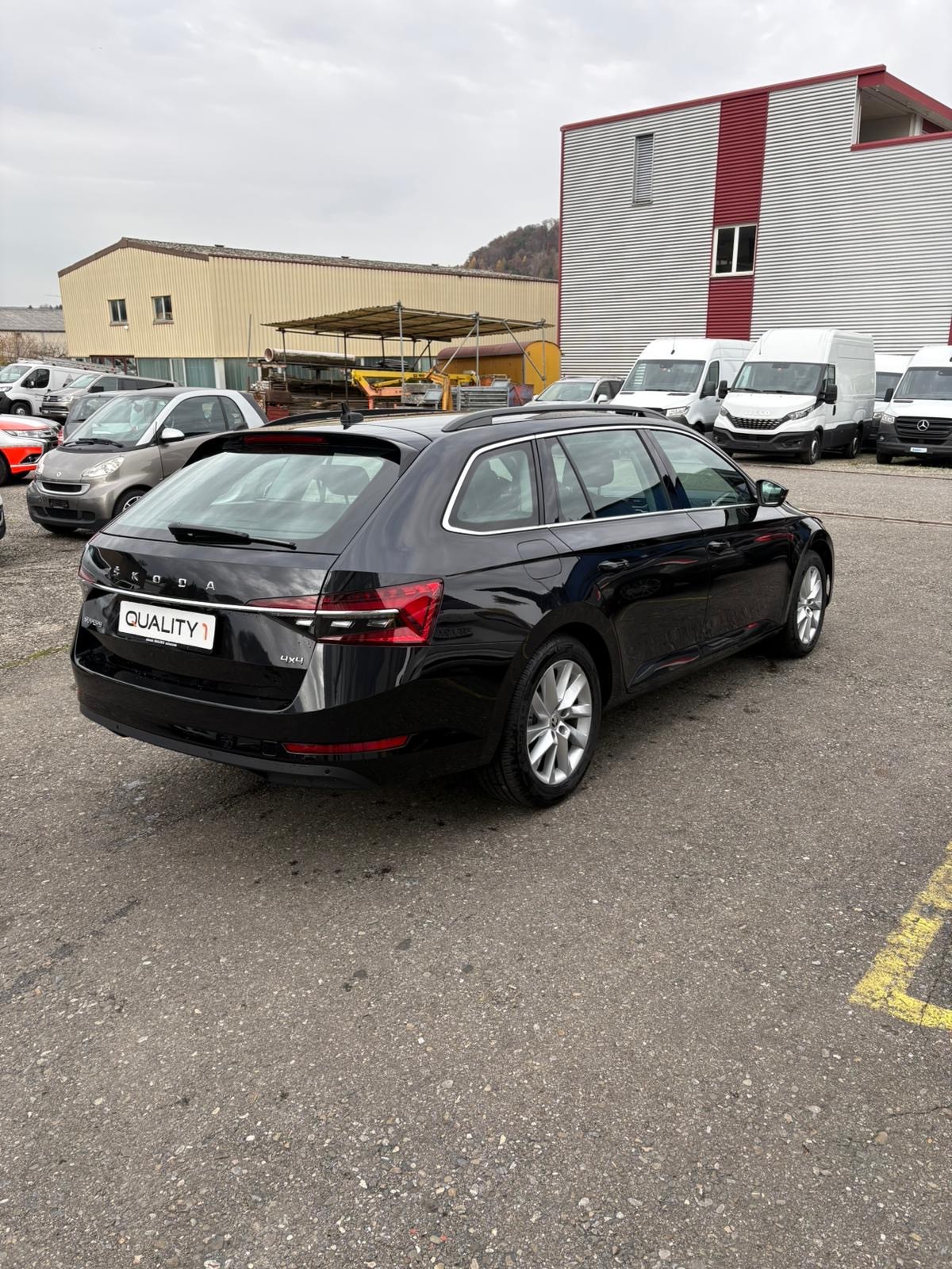 SKODA Superb Combi 2.0 TDi Anhängerkupplung 2200kg 4x4 DSG-image-8