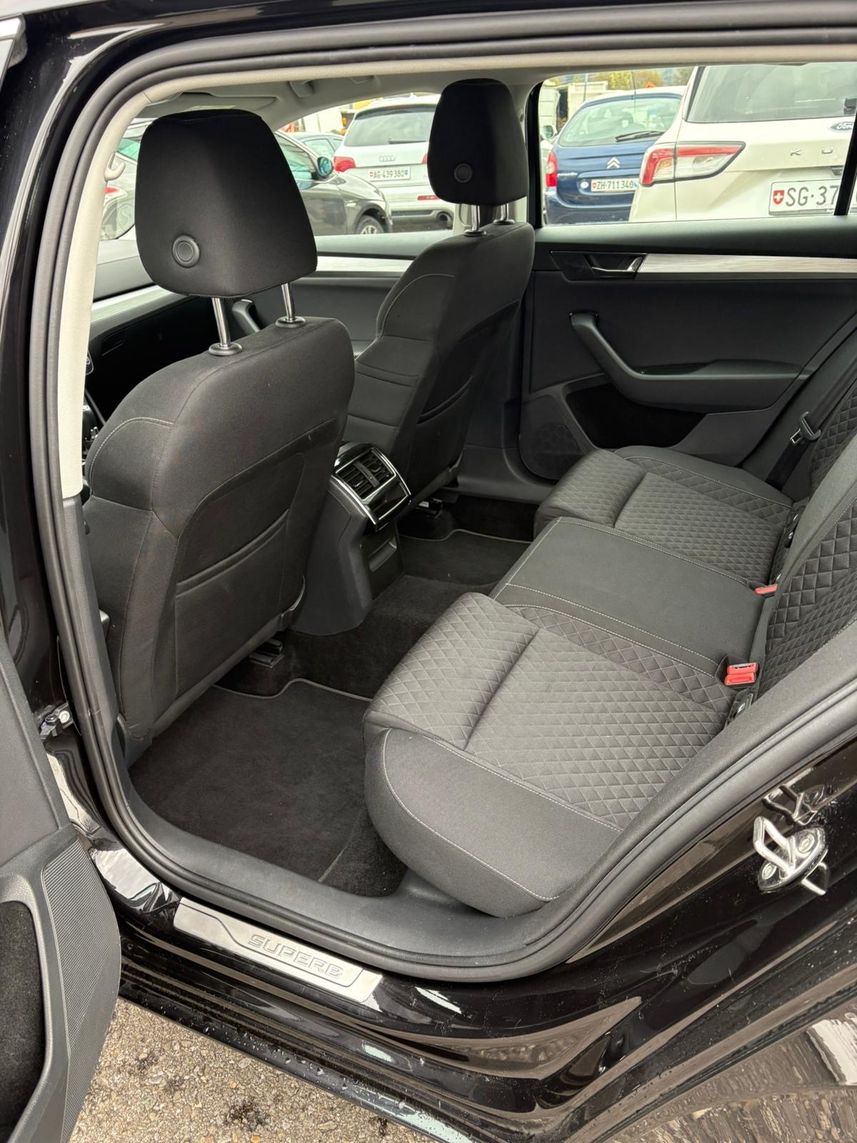 SKODA Superb Combi 2.0 TDi Anhängerkupplung 2200kg 4x4 DSG-showroom-element-3