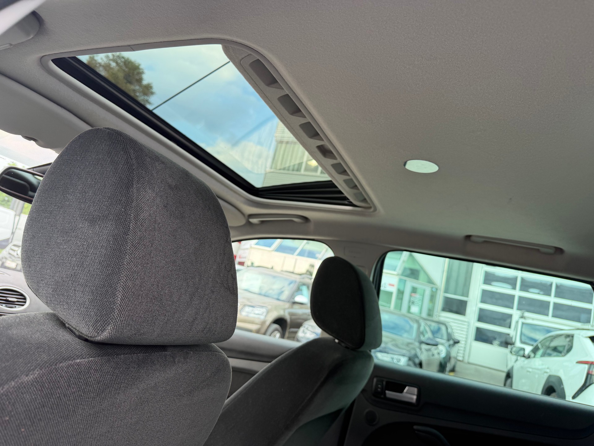 FORD Focus 2.0i Ghia-image-9