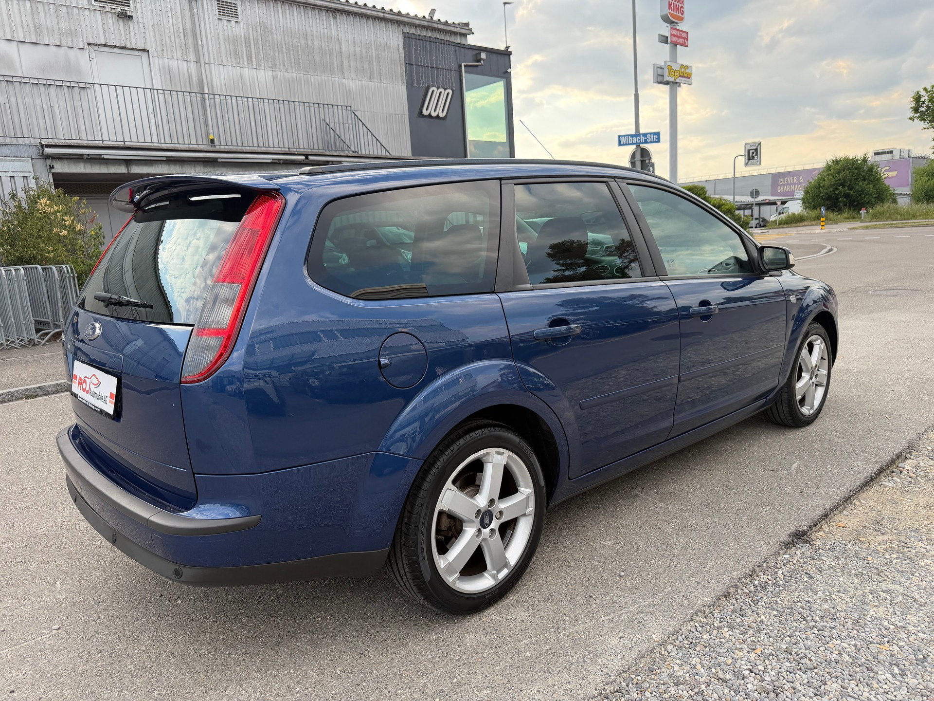 FORD Focus 2.0i Ghia-image-4