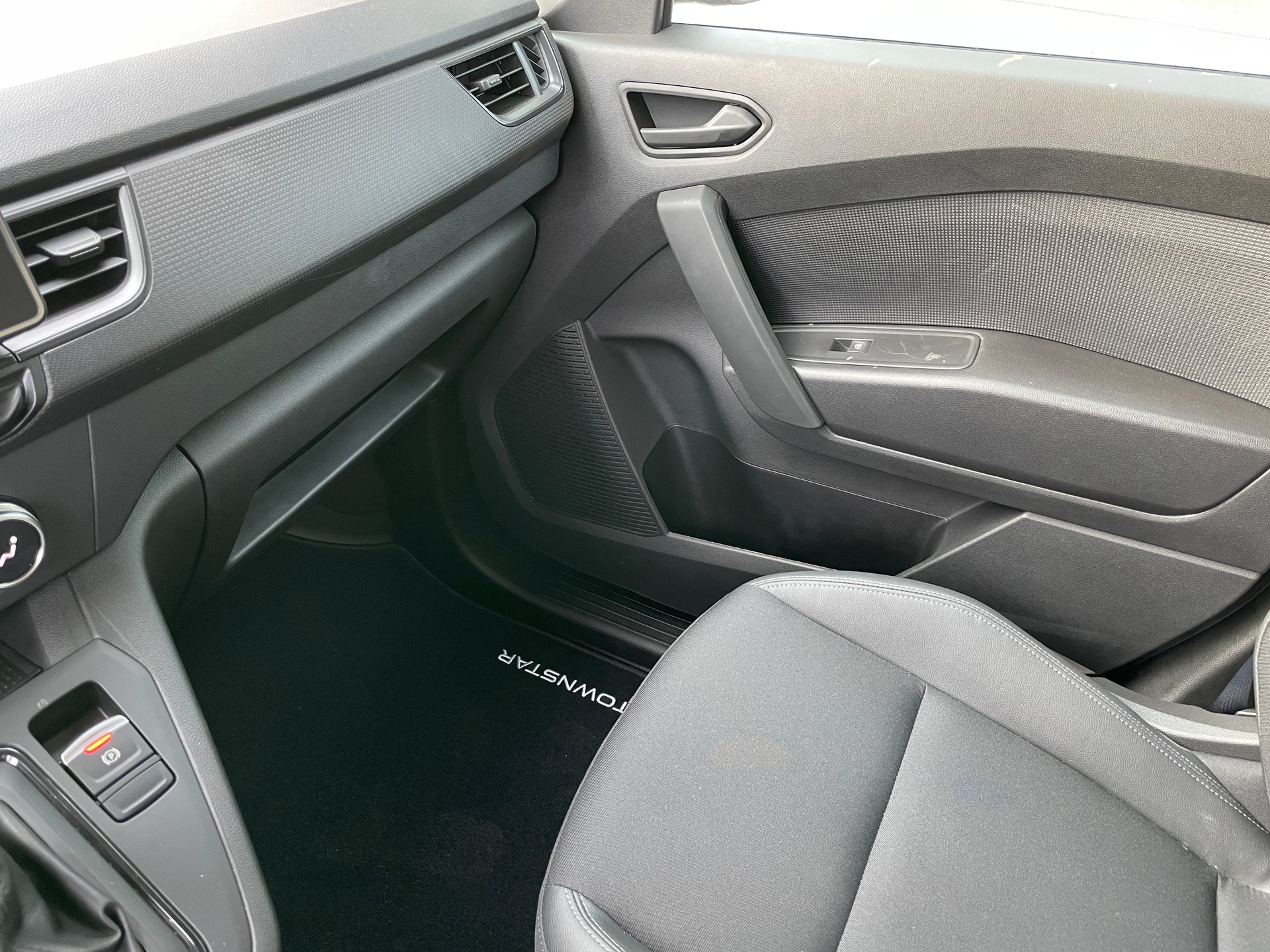 NISSAN Townstar EV45 kWh 22kW L2 Acenta-image-9