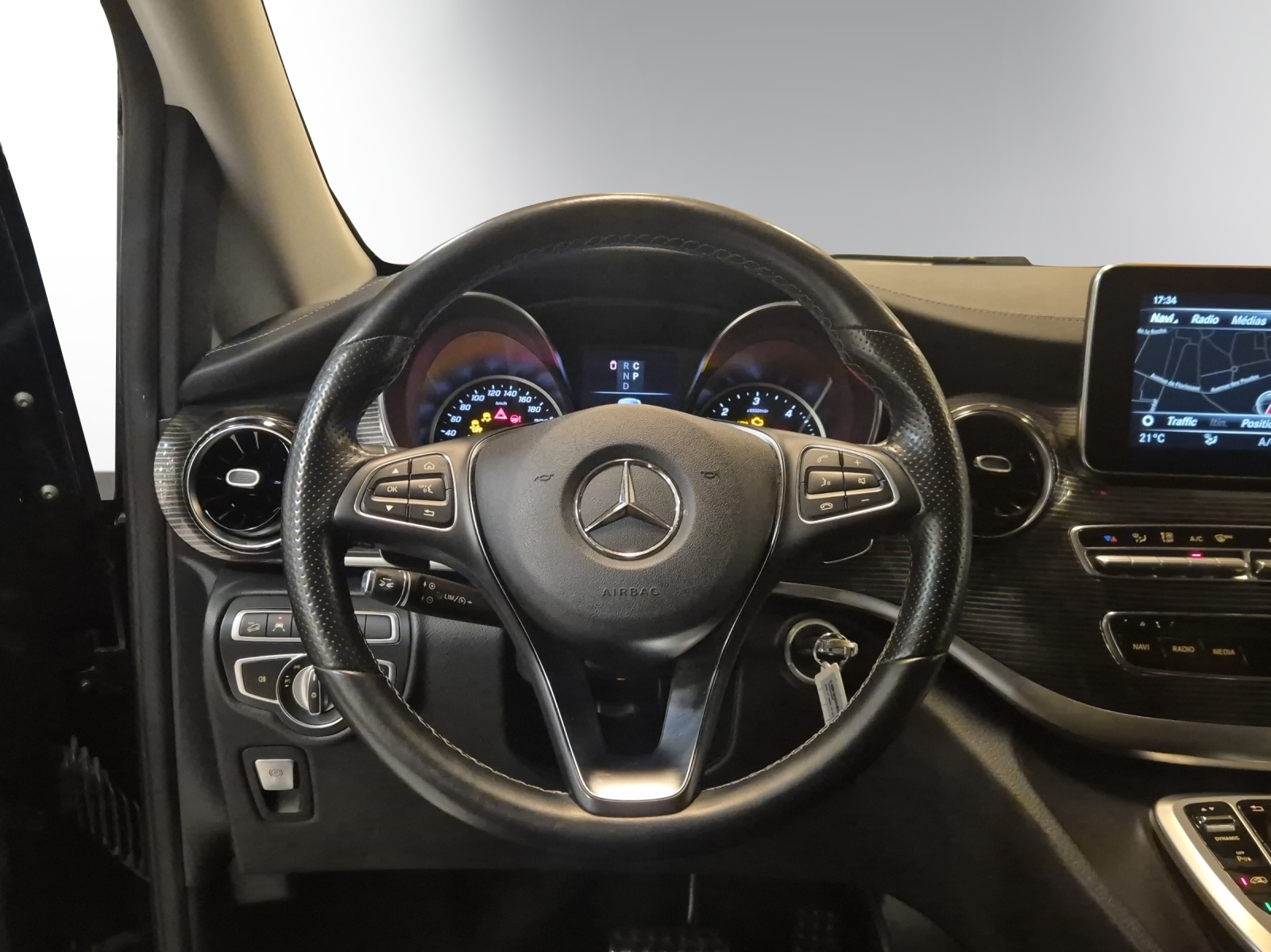 MERCEDES-BENZ V 300 d lang 4Matic 9G-Tronic-image-12