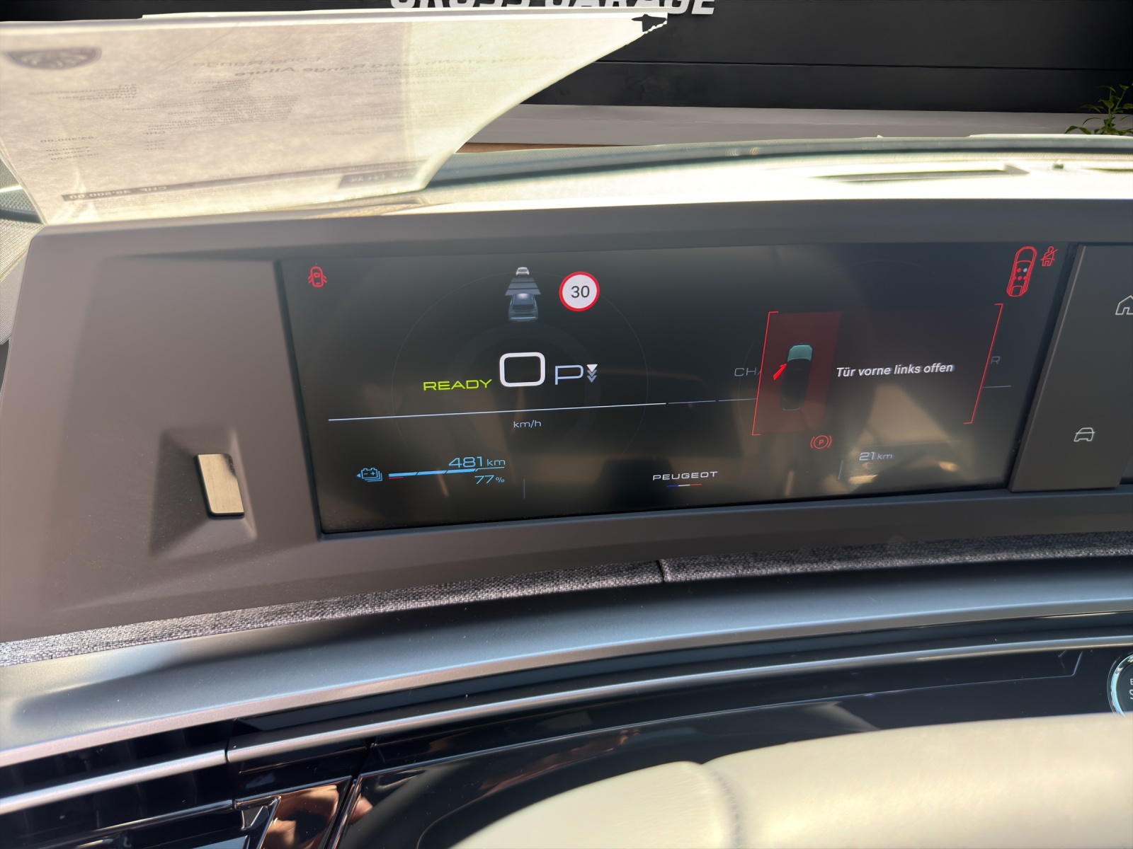 PEUGEOT 5008 NEW 97kWh Long Range Allure-image-12