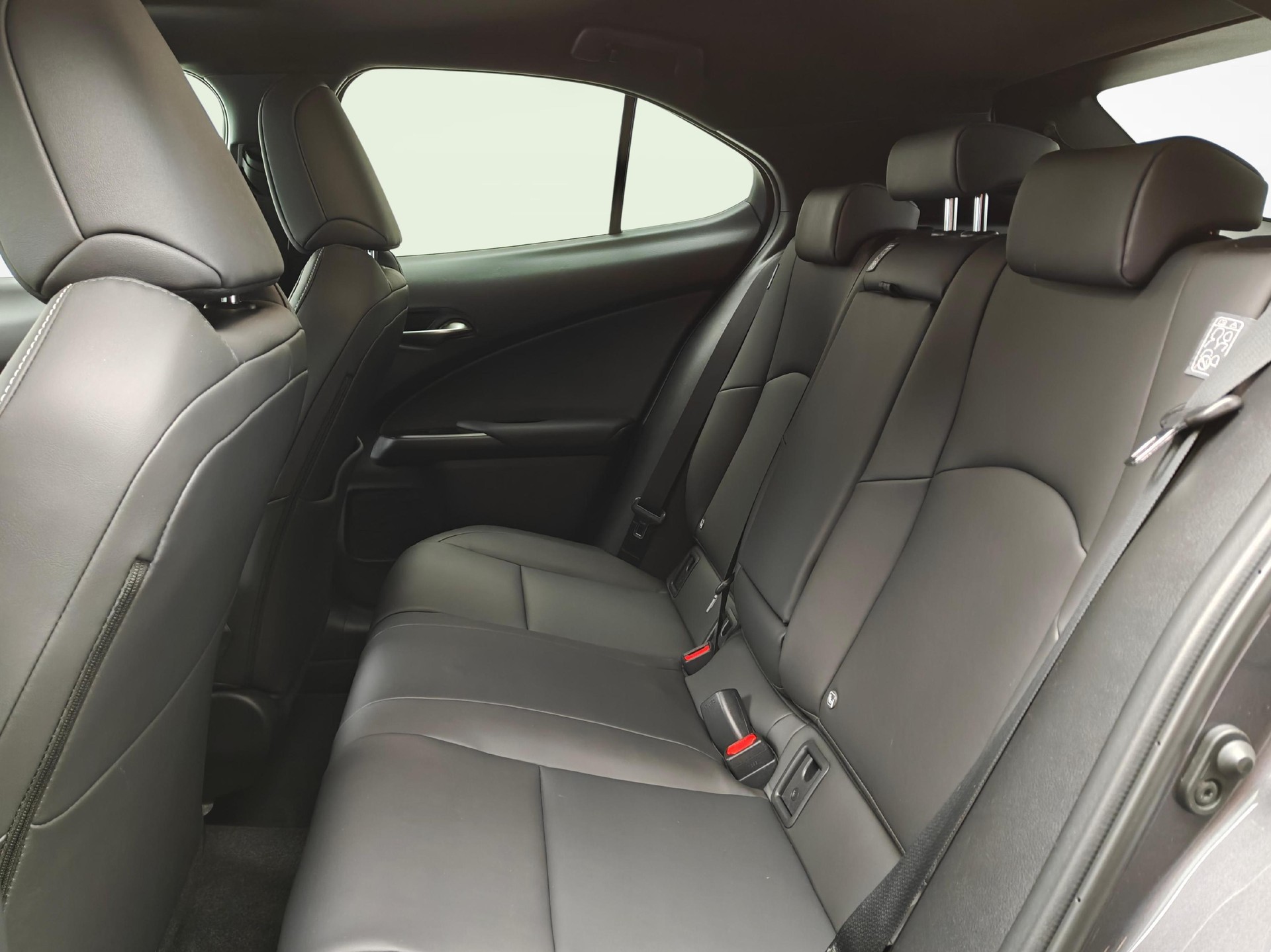 LEXUS UX 250h F-Line-image-10