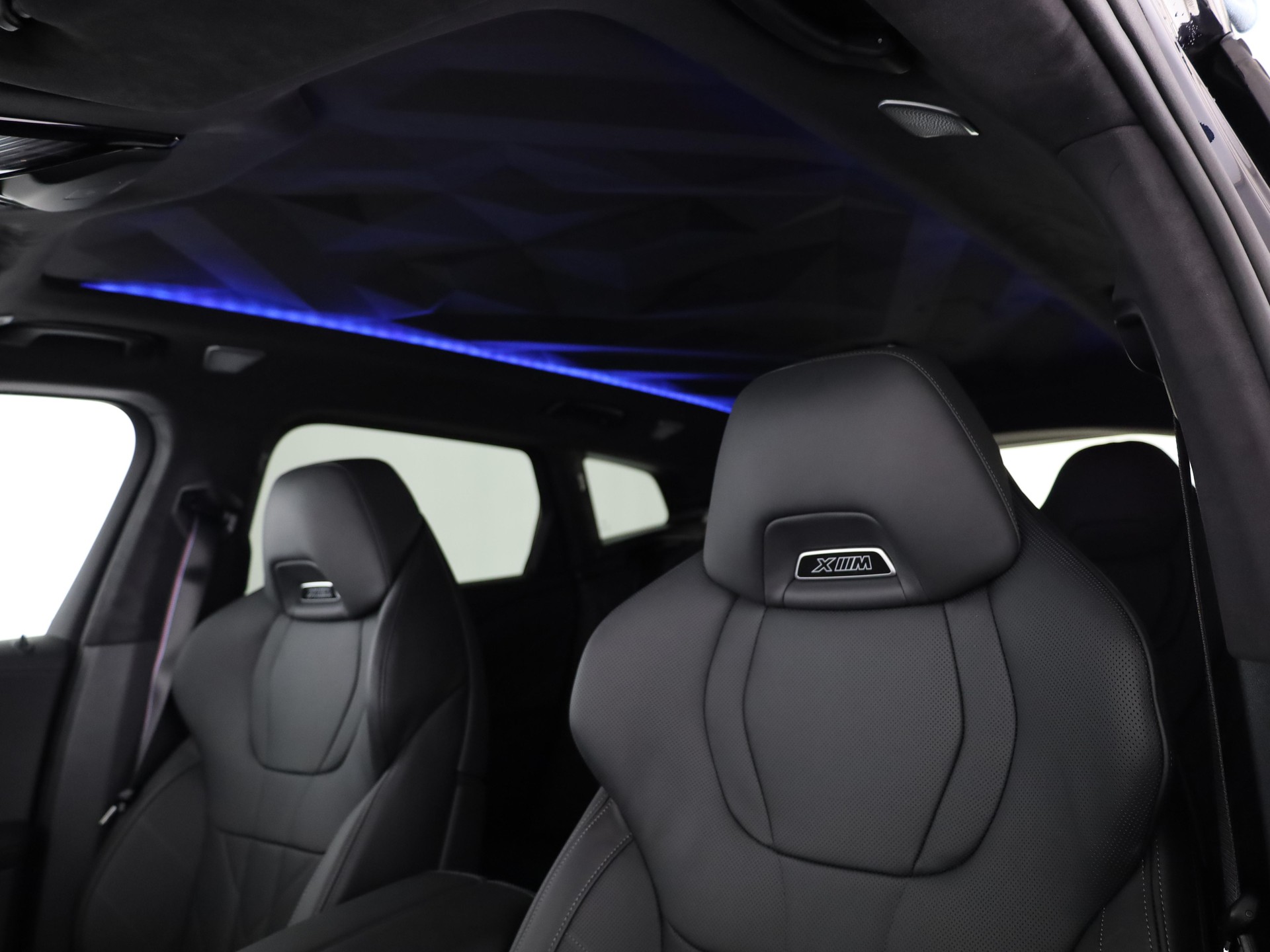 BMW XM 50e Plug-in Hybrid-image-11