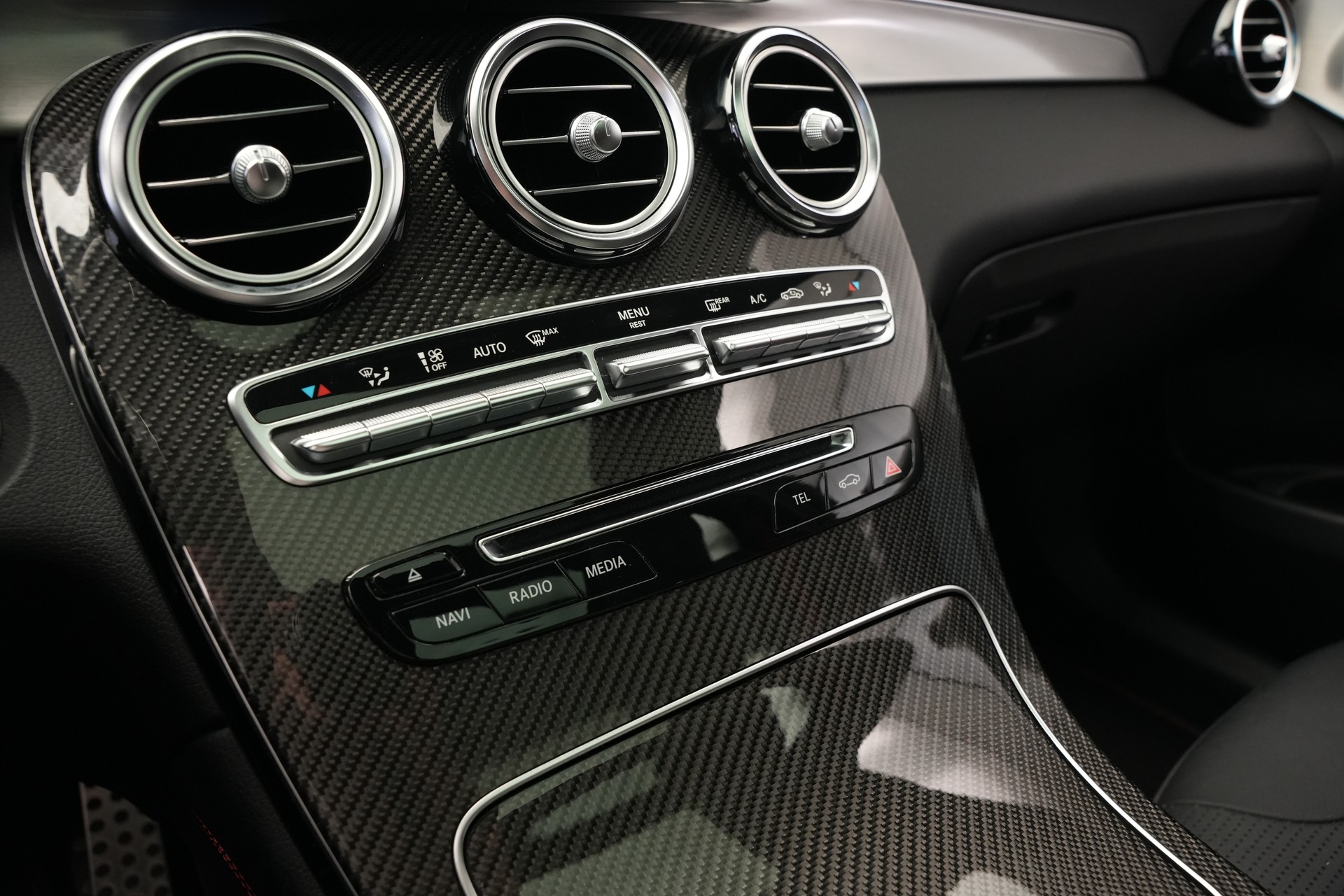 MERCEDES-BENZ GLC 43 AMG 4Matic 9G-Tronic *CH-Fahrzeug* *Luftfahrwerk*-image-23