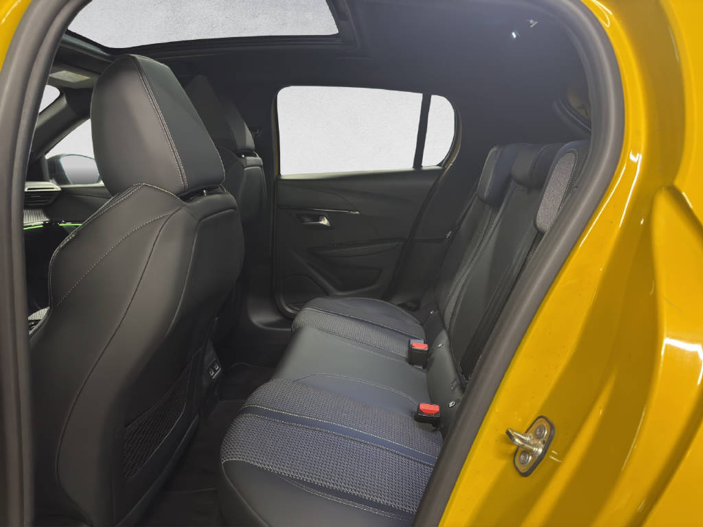PEUGEOT 208 e-GT-image-12