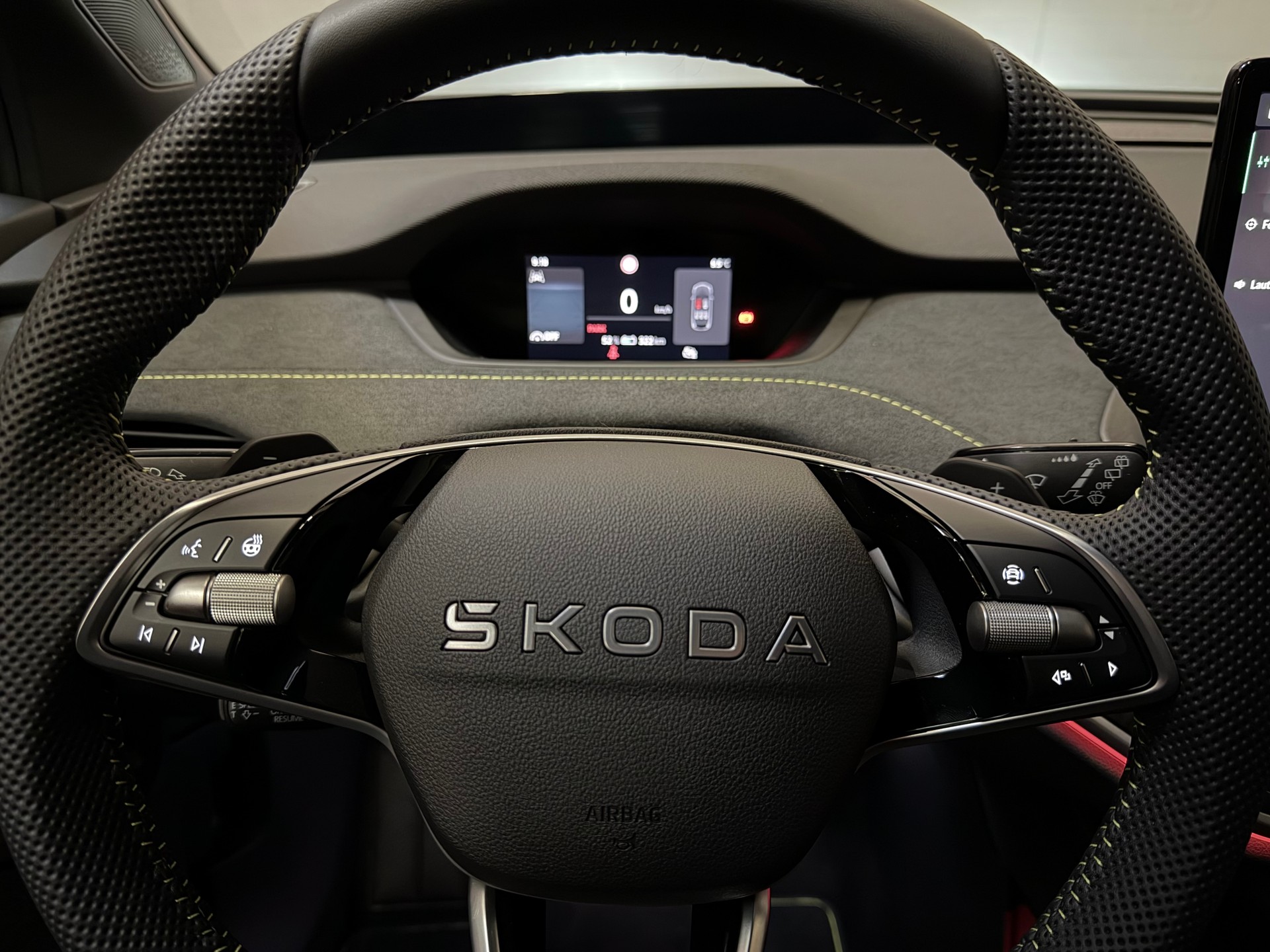 SKODA Elroq RS 4x4-image-28